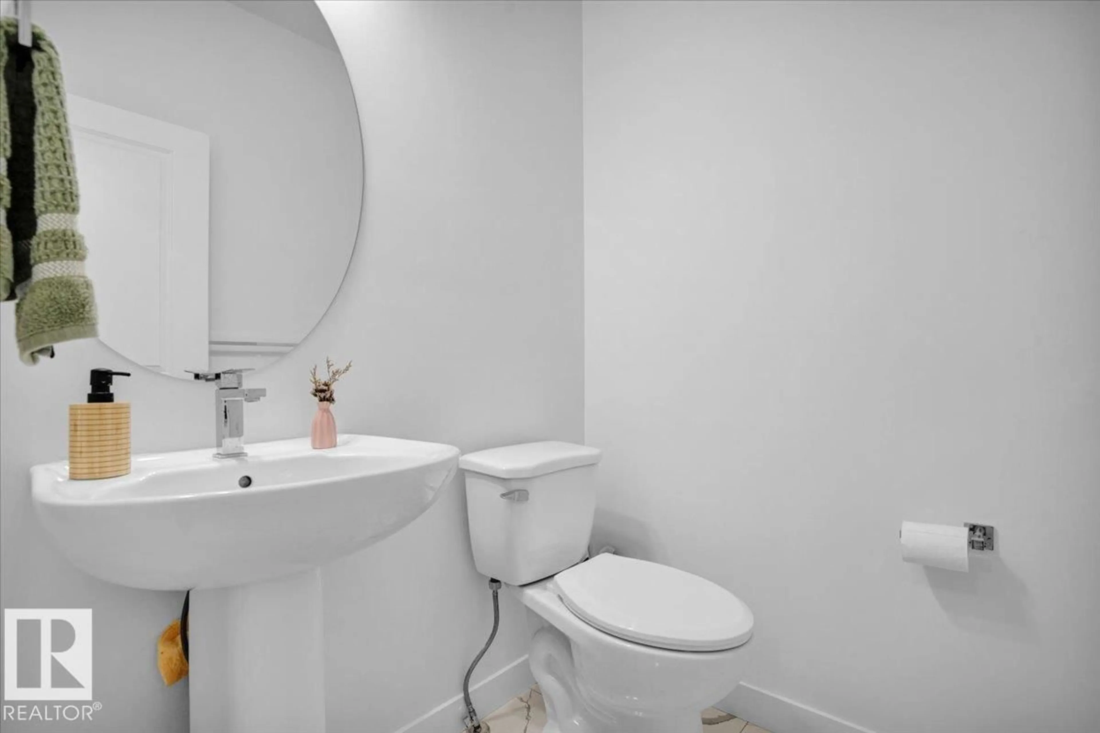 Standard bathroom, unknown for SW - 9537 CARSON BEND BN, Edmonton Alberta T6W5H6