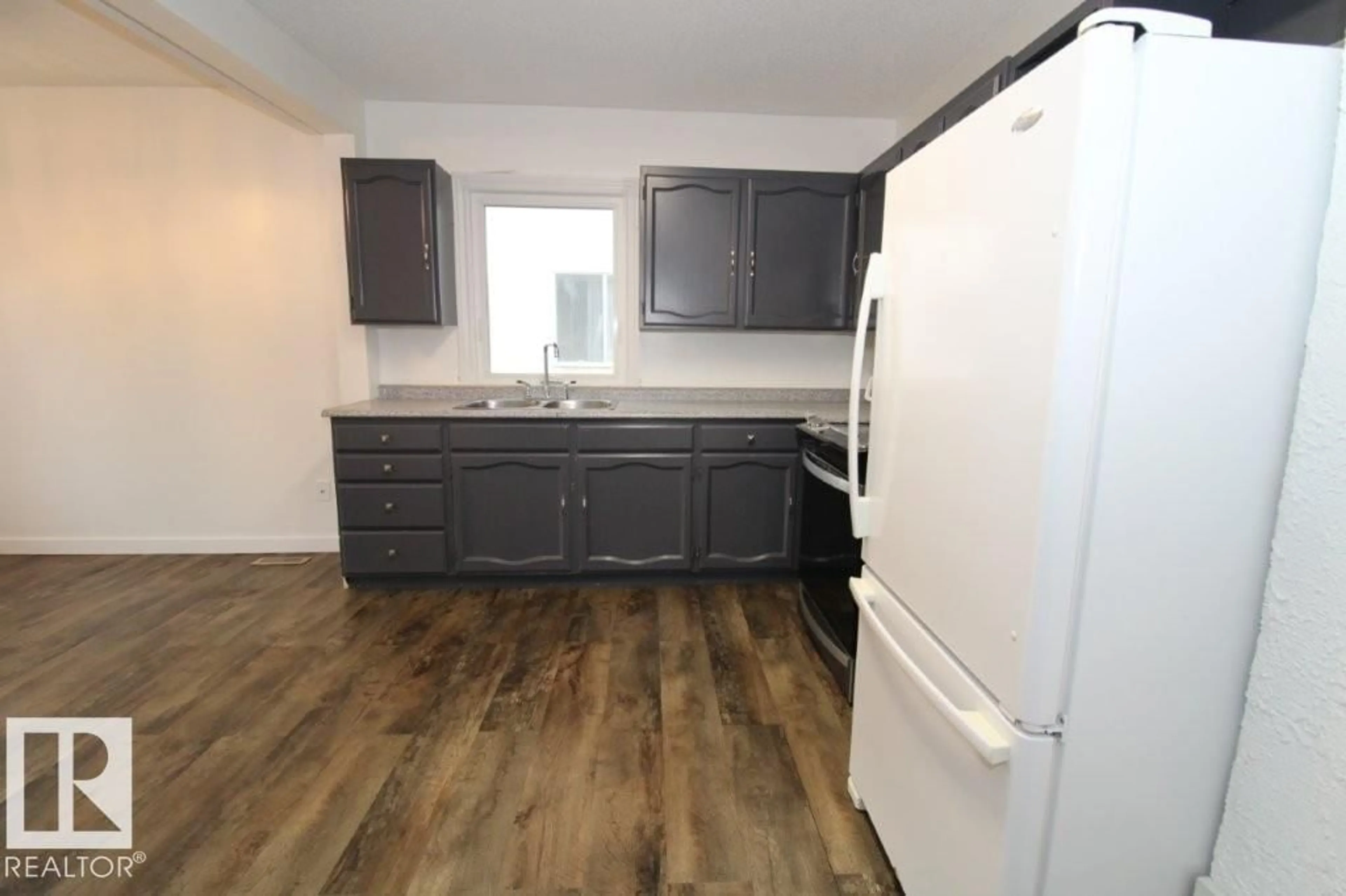 Standard kitchen, wood/laminate floor for 12415 94 ST, Edmonton Alberta T5G1K5