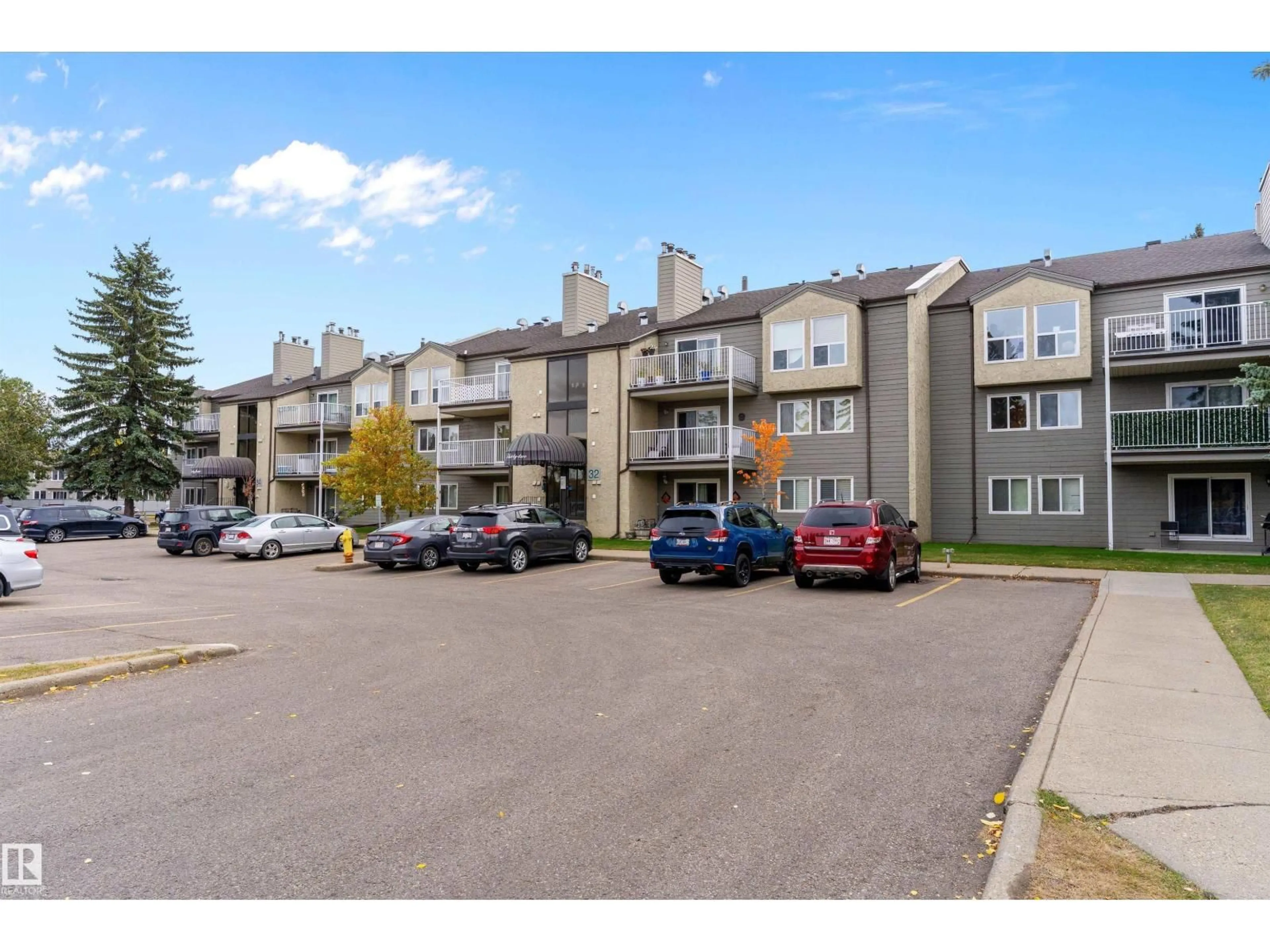 A pic from outside/outdoor area/front of a property/back of a property/a pic from drone, street for 105 - 105 ALPINE PL, St. Albert Alberta T8N3Y2
