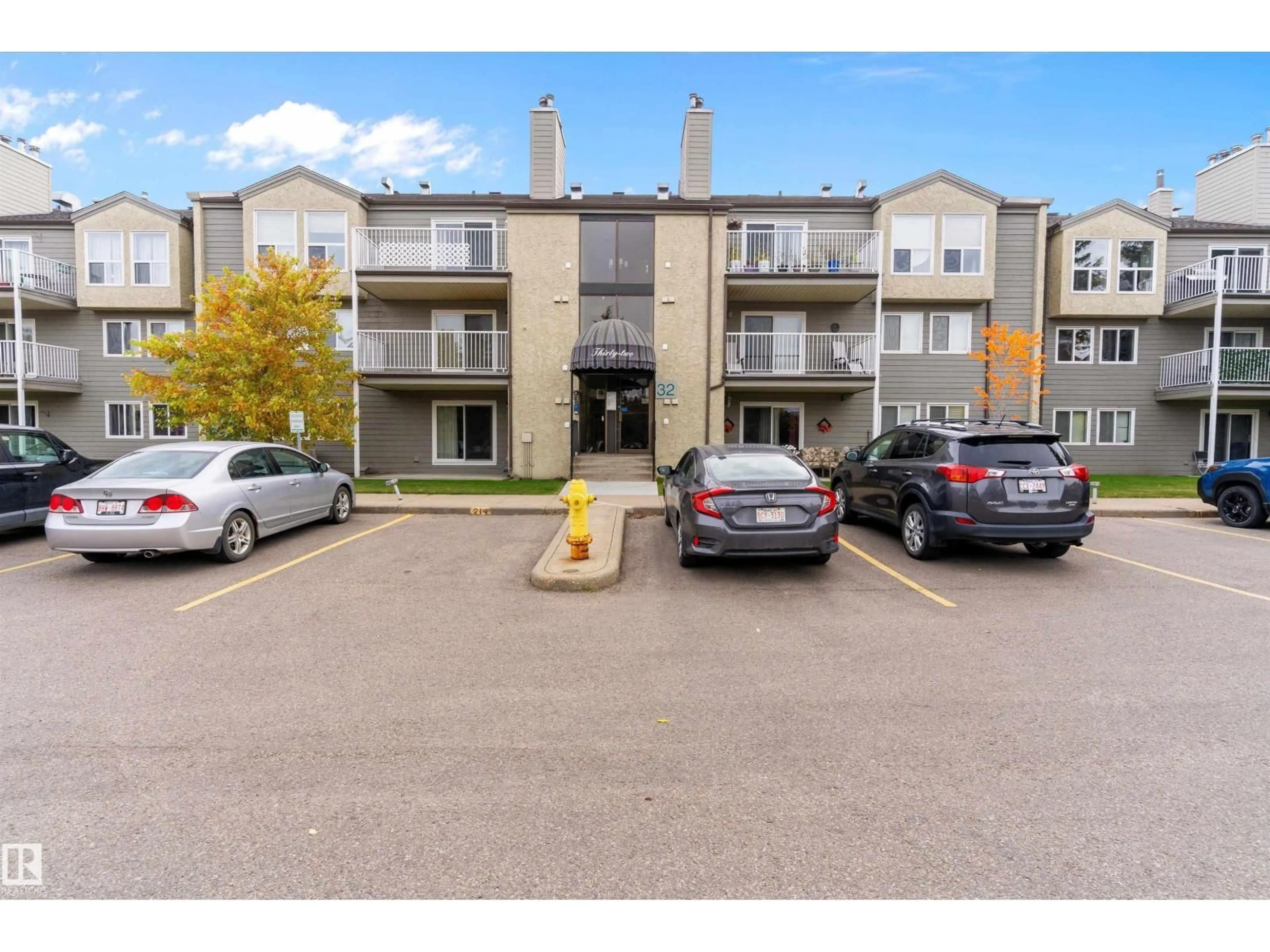 A pic from outside/outdoor area/front of a property/back of a property/a pic from drone, street for 105 - 105 ALPINE PL, St. Albert Alberta T8N3Y2
