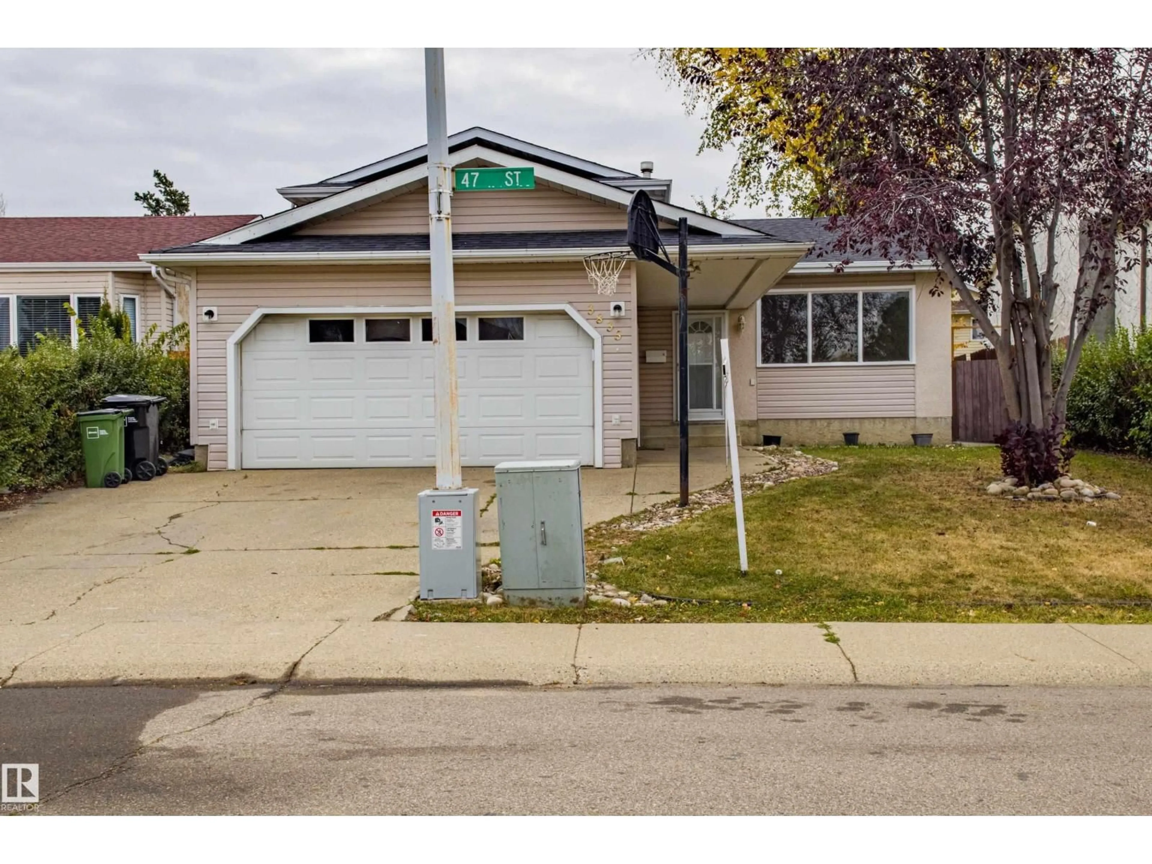Home with vinyl exterior material, street for NW - 3835 47 ST, Edmonton Alberta T6L5B3