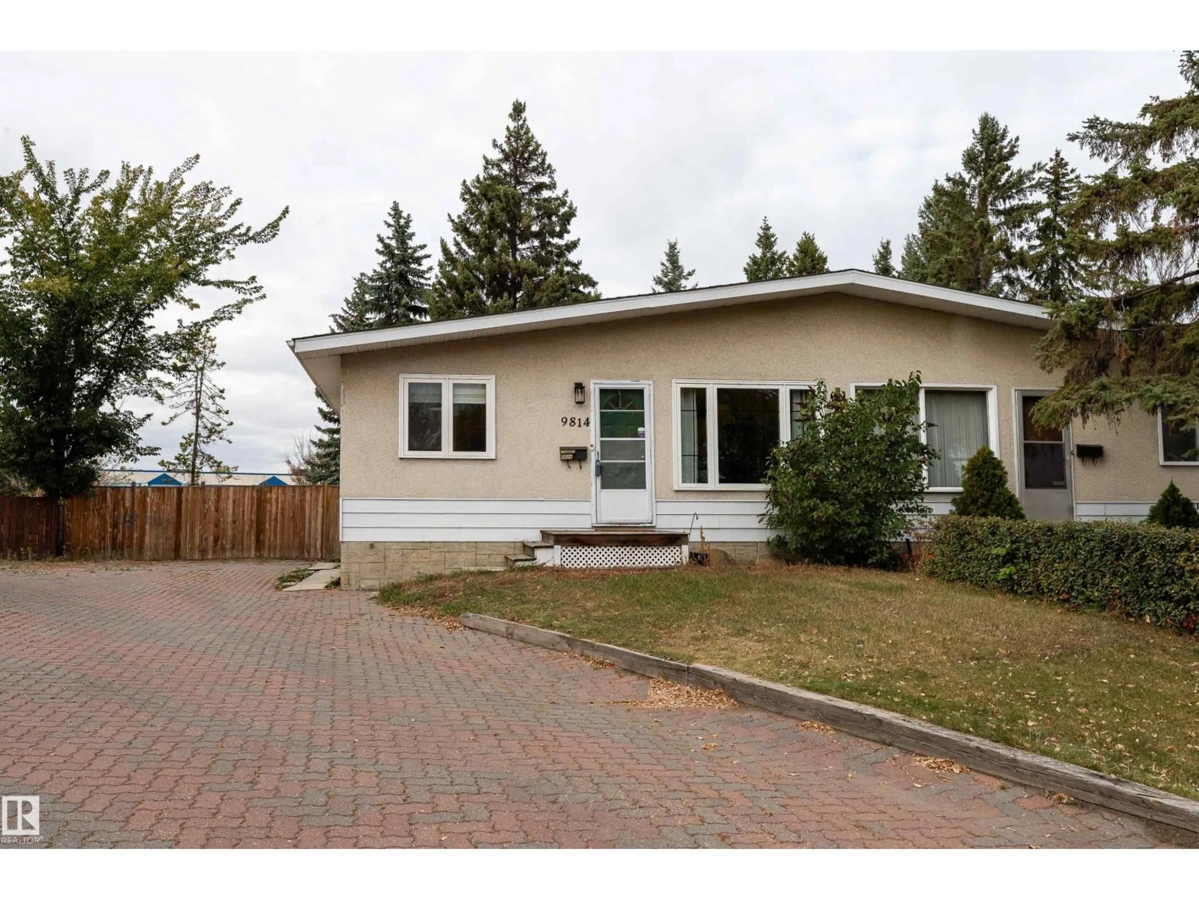 Home with vinyl exterior material, street for 9814 91 ST, Fort Saskatchewan Alberta T8L1L3