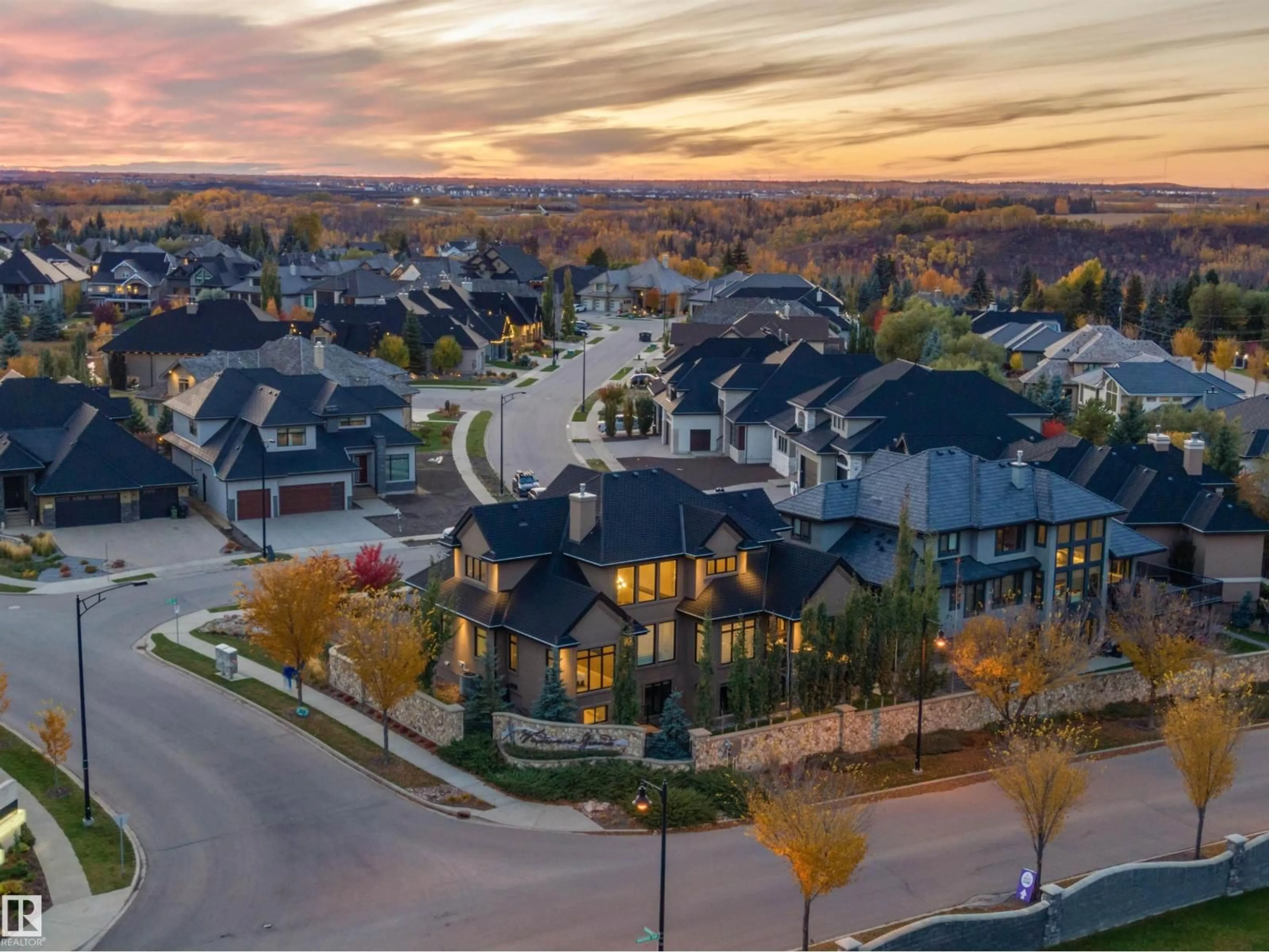 A pic from outside/outdoor area/front of a property/back of a property/a pic from drone, mountain view for 2807 WHEATON DR, Edmonton Alberta T6W2M6