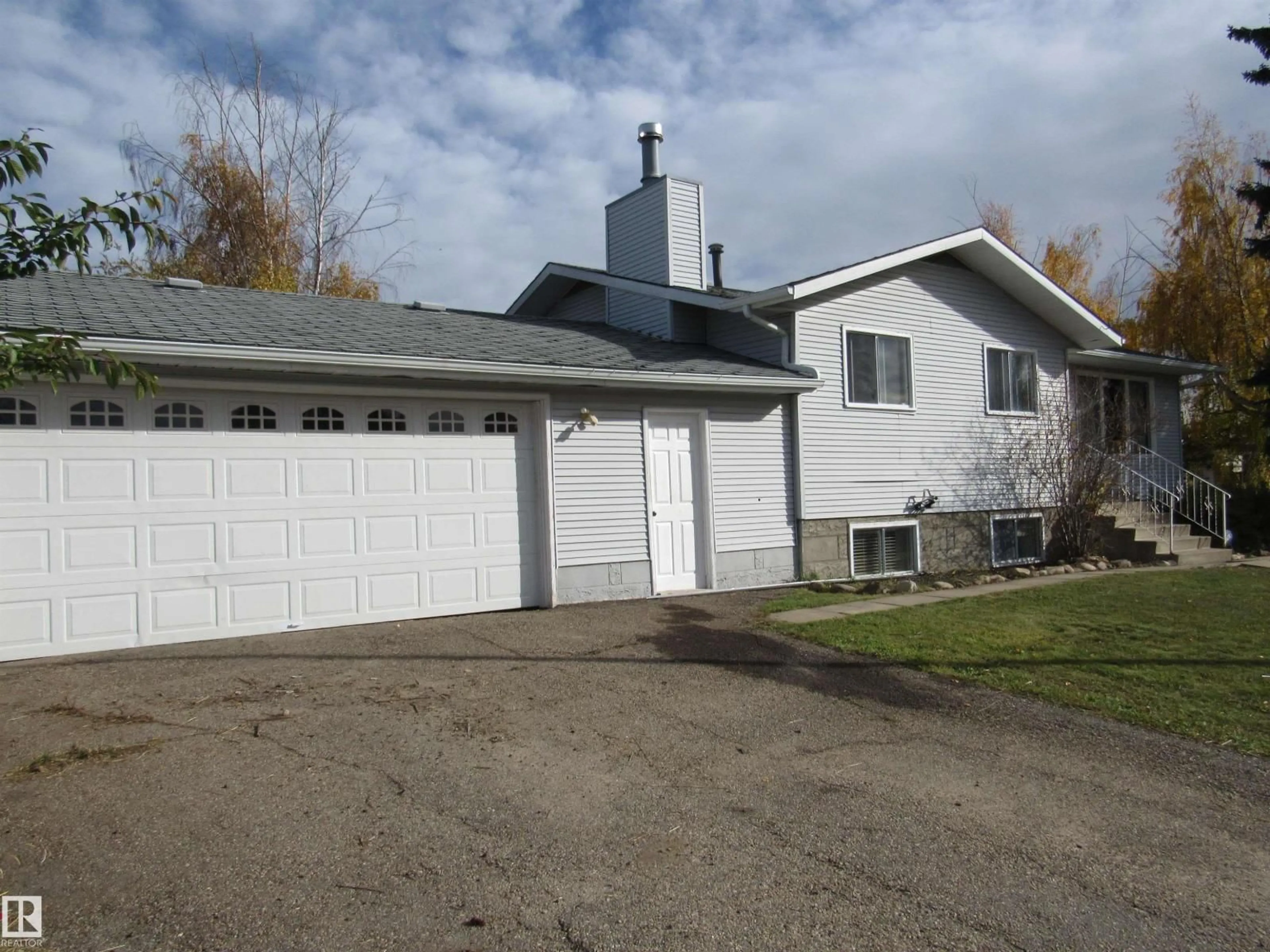 Indoor garage for 5512 58 AV, Barrhead Alberta T7N1C7