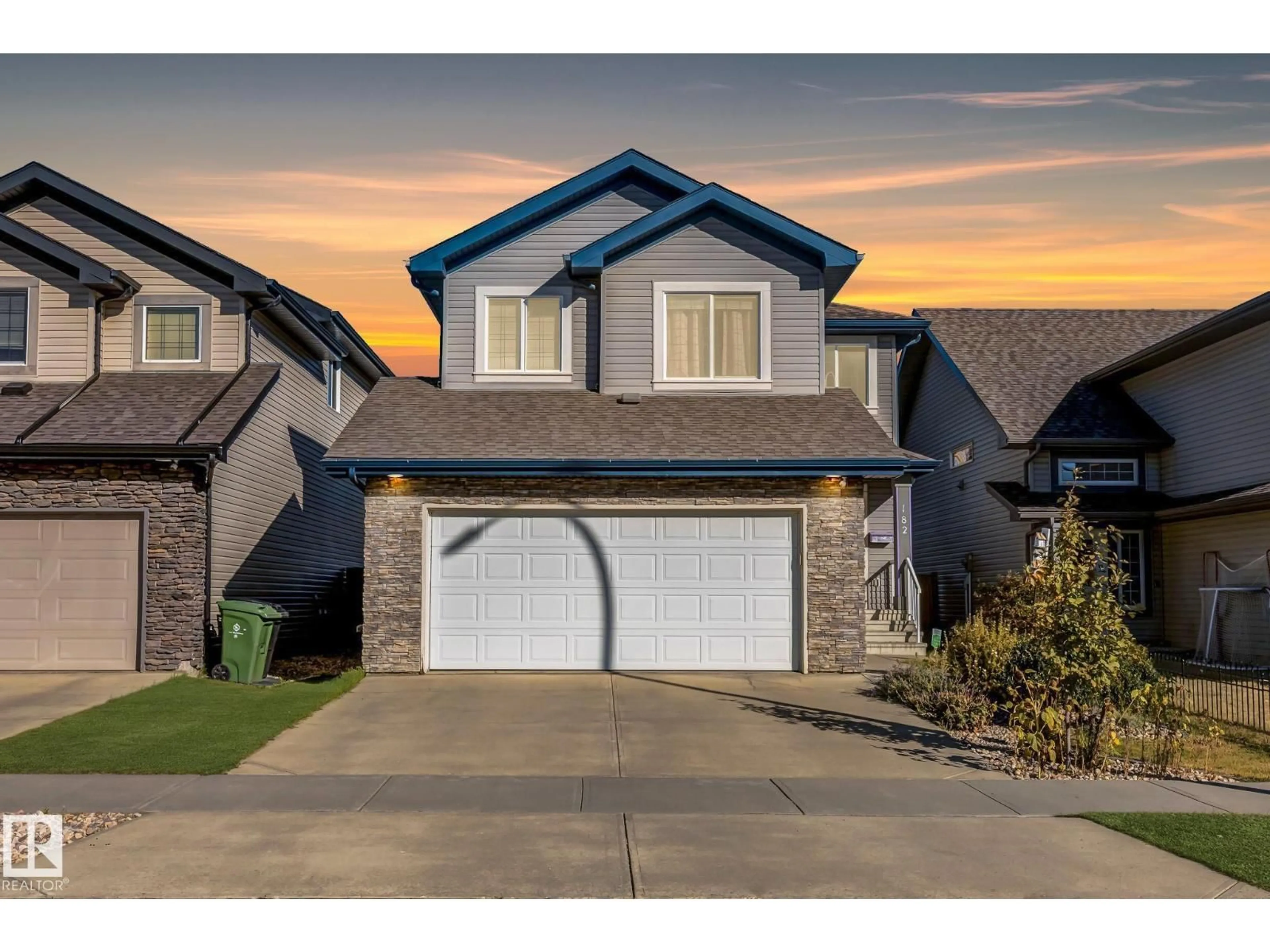 Home with vinyl exterior material, street for 182 WELLINGTON PL, Fort Saskatchewan Alberta T8L0G4