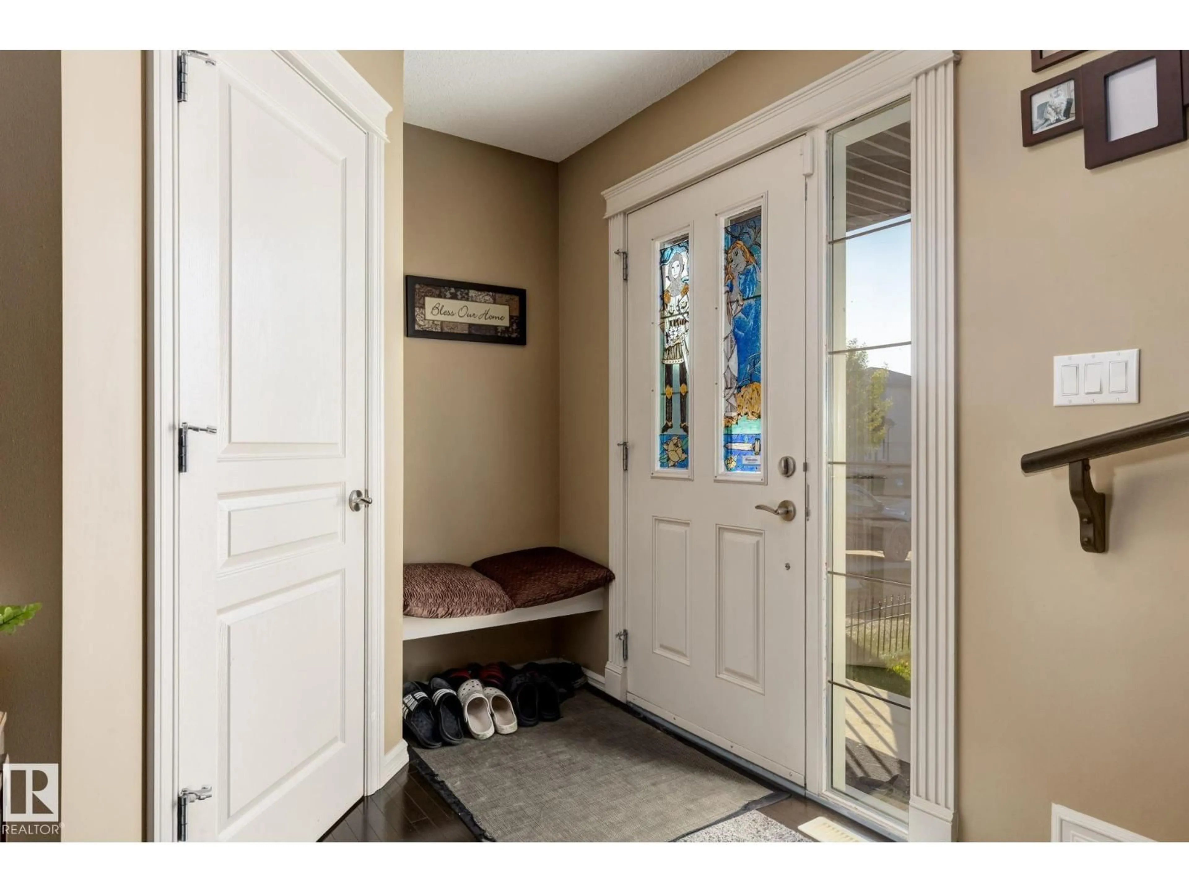 Indoor entryway for 182 WELLINGTON PL, Fort Saskatchewan Alberta T8L0G4
