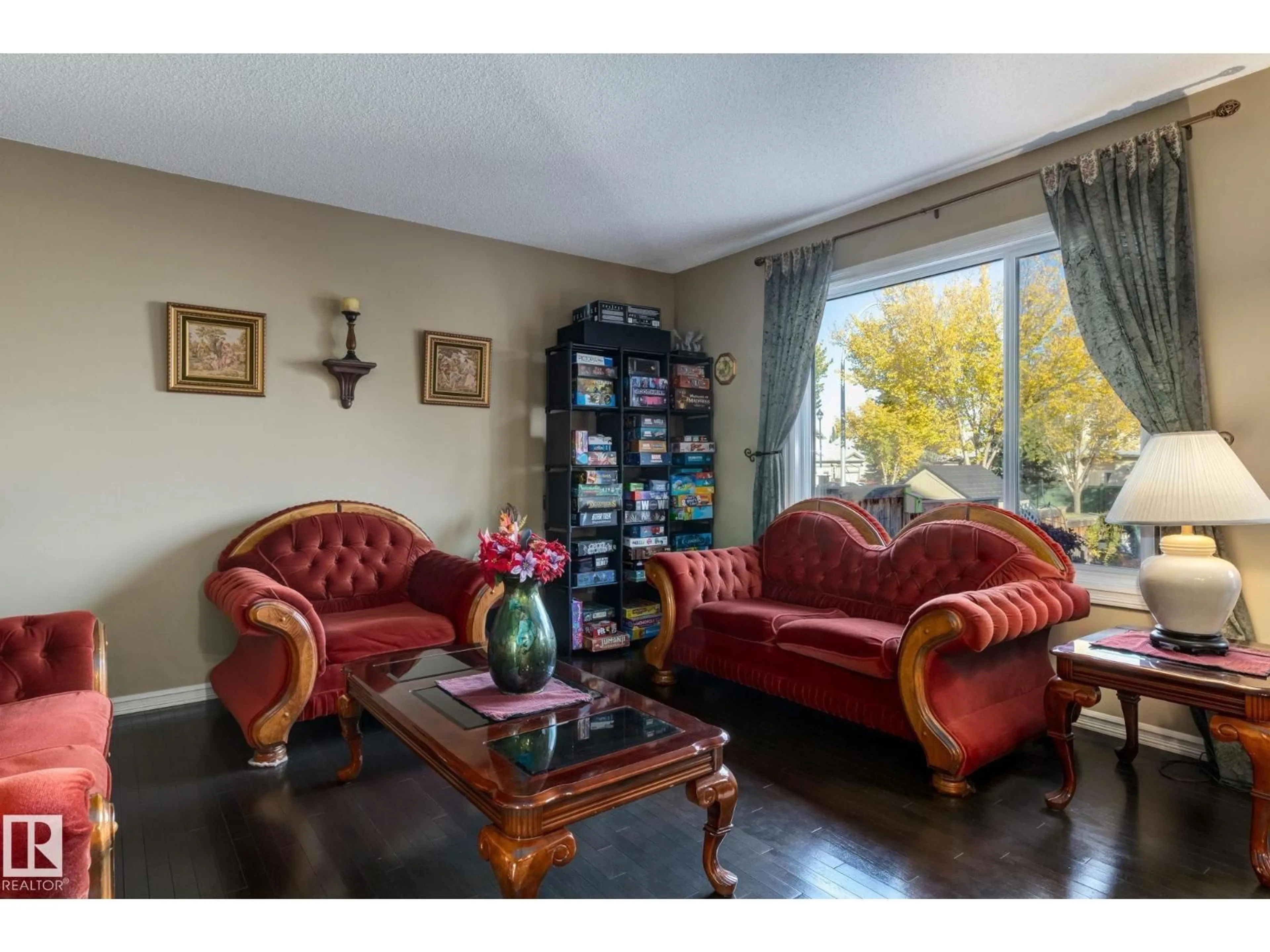 Living room with furniture, unknown for 182 WELLINGTON PL, Fort Saskatchewan Alberta T8L0G4