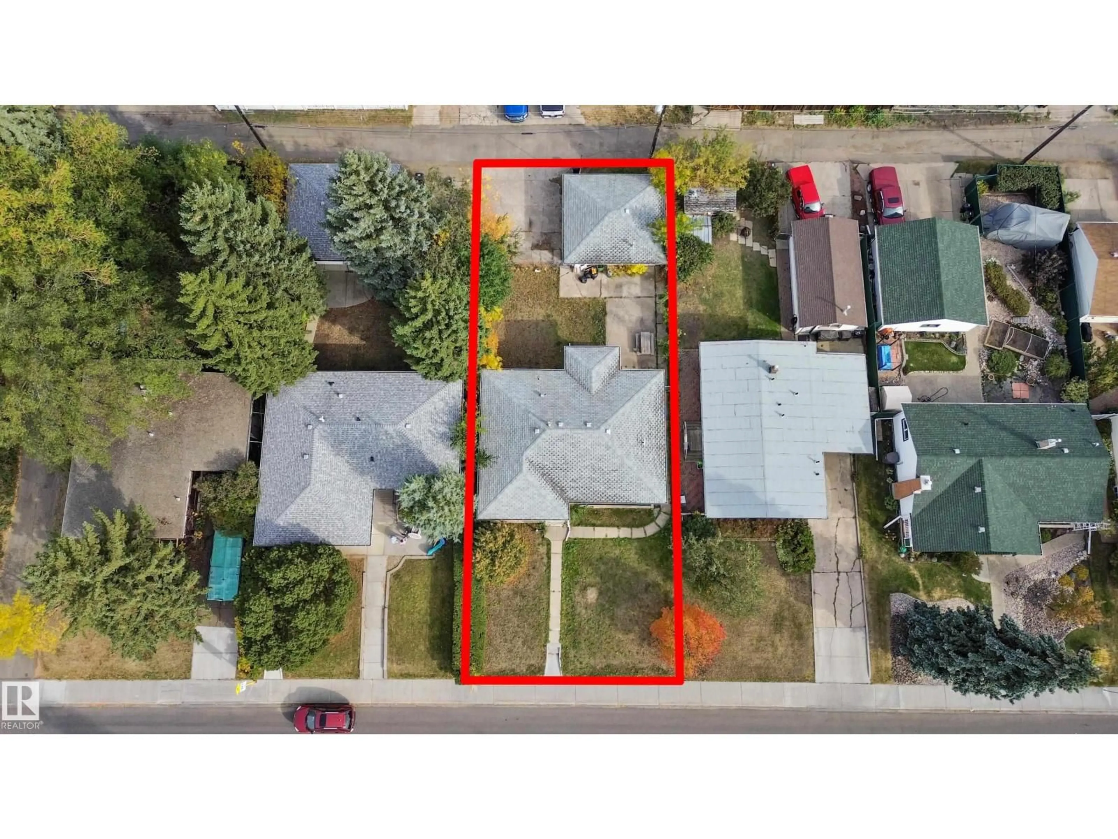 A pic from outside/outdoor area/front of a property/back of a property/a pic from drone, street for 8736 66 AV, Edmonton Alberta T6E0L3