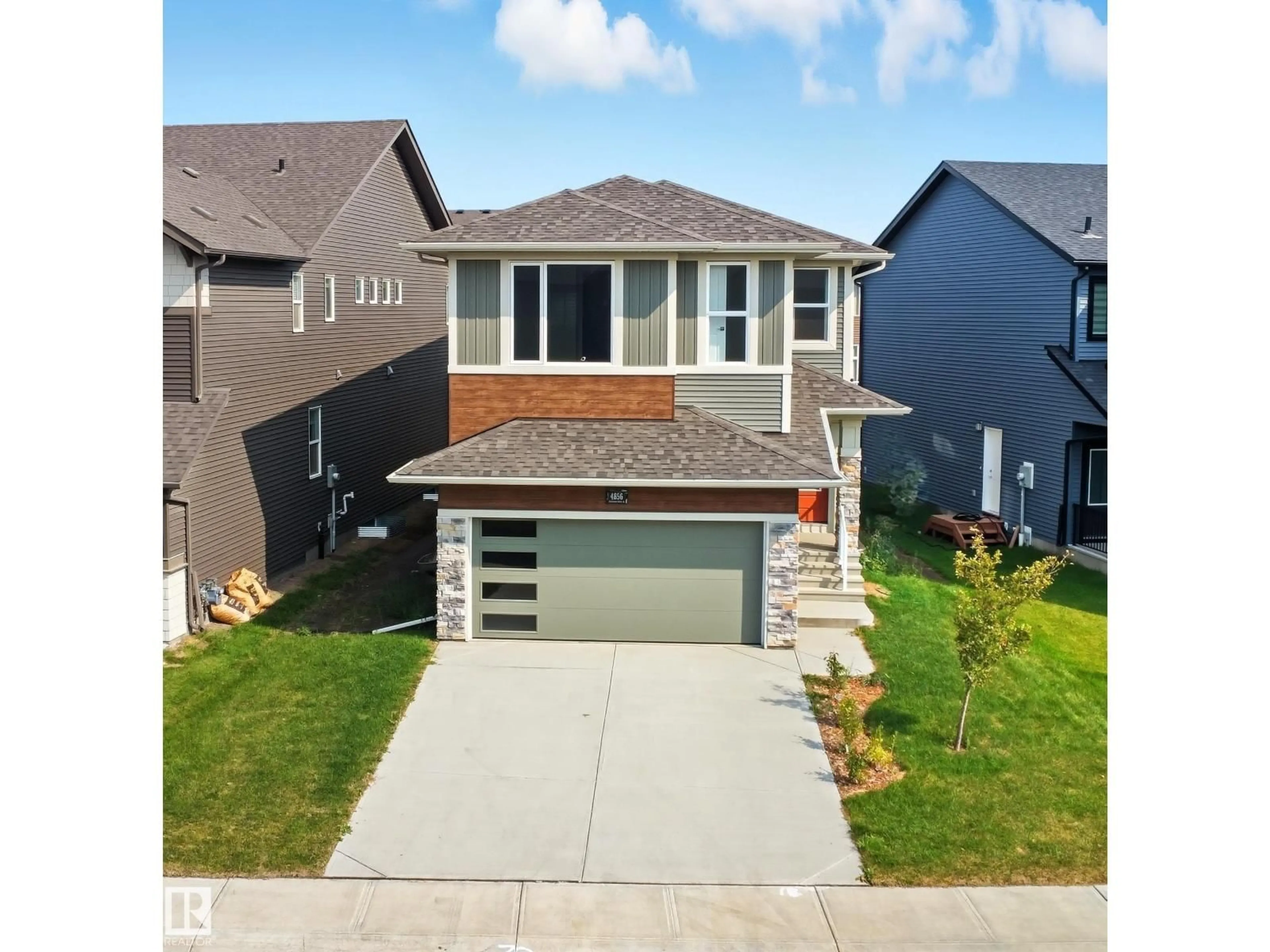 A pic from outside/outdoor area/front of a property/back of a property/a pic from drone, street for 4856 HAWTHRON BN, Edmonton Alberta T6X3A9