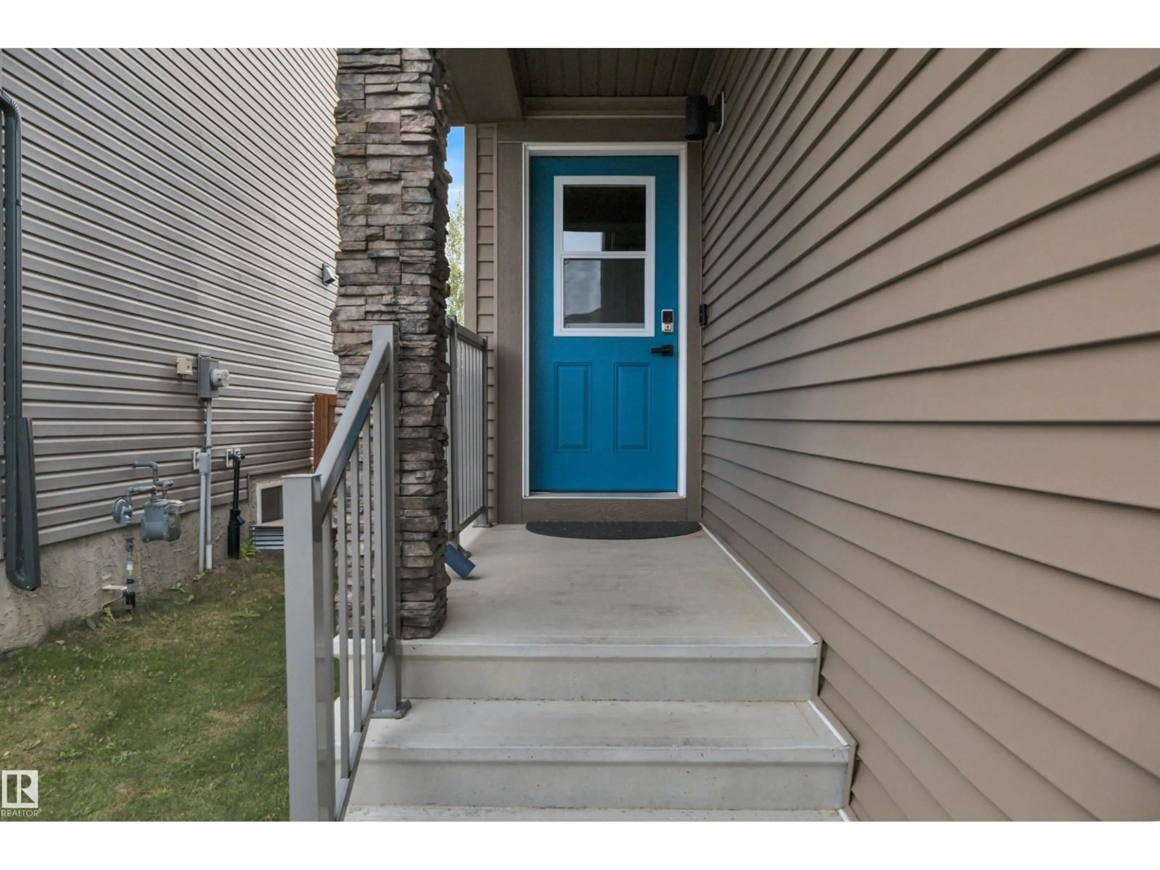 Indoor entryway for 275 LARCH CR, Leduc Alberta T9E1L3