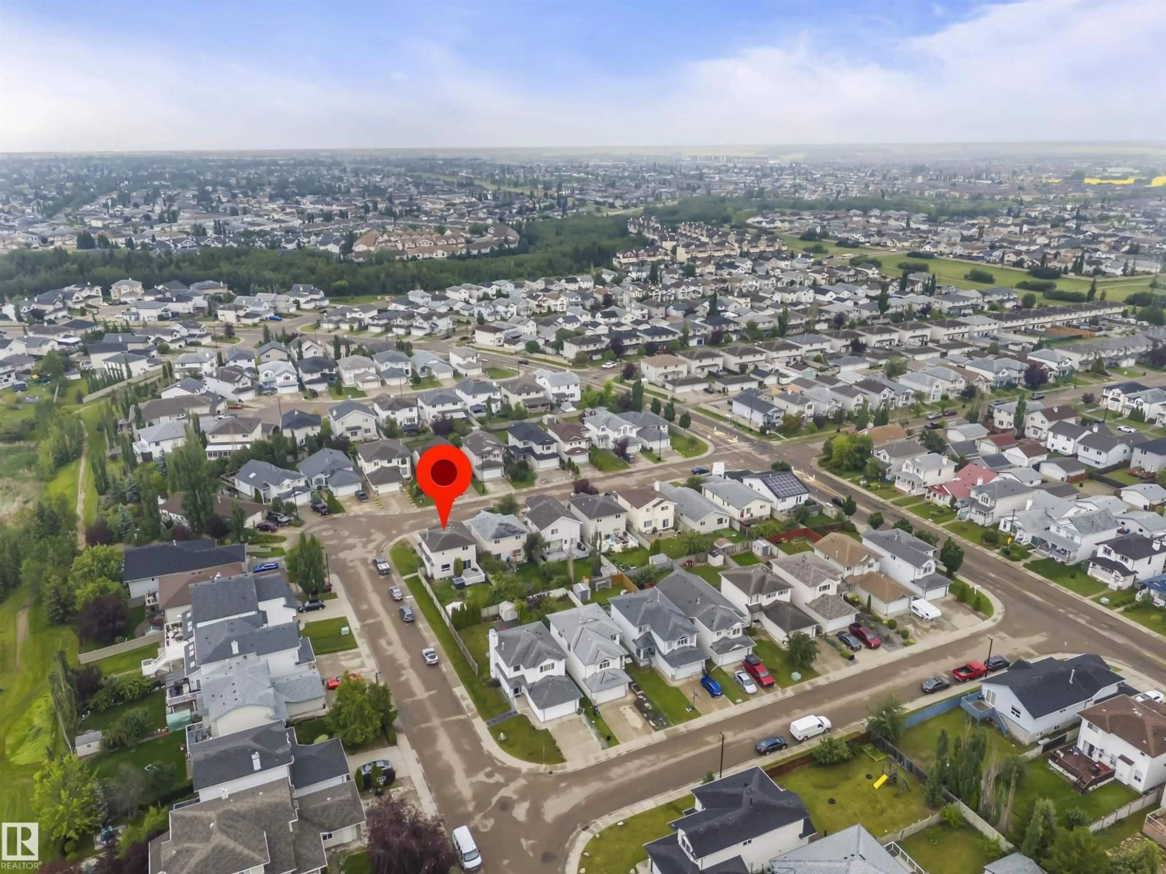A pic from outside/outdoor area/front of a property/back of a property/a pic from drone, street for 3231 30 AVE NW, Edmonton Alberta T6T1T4