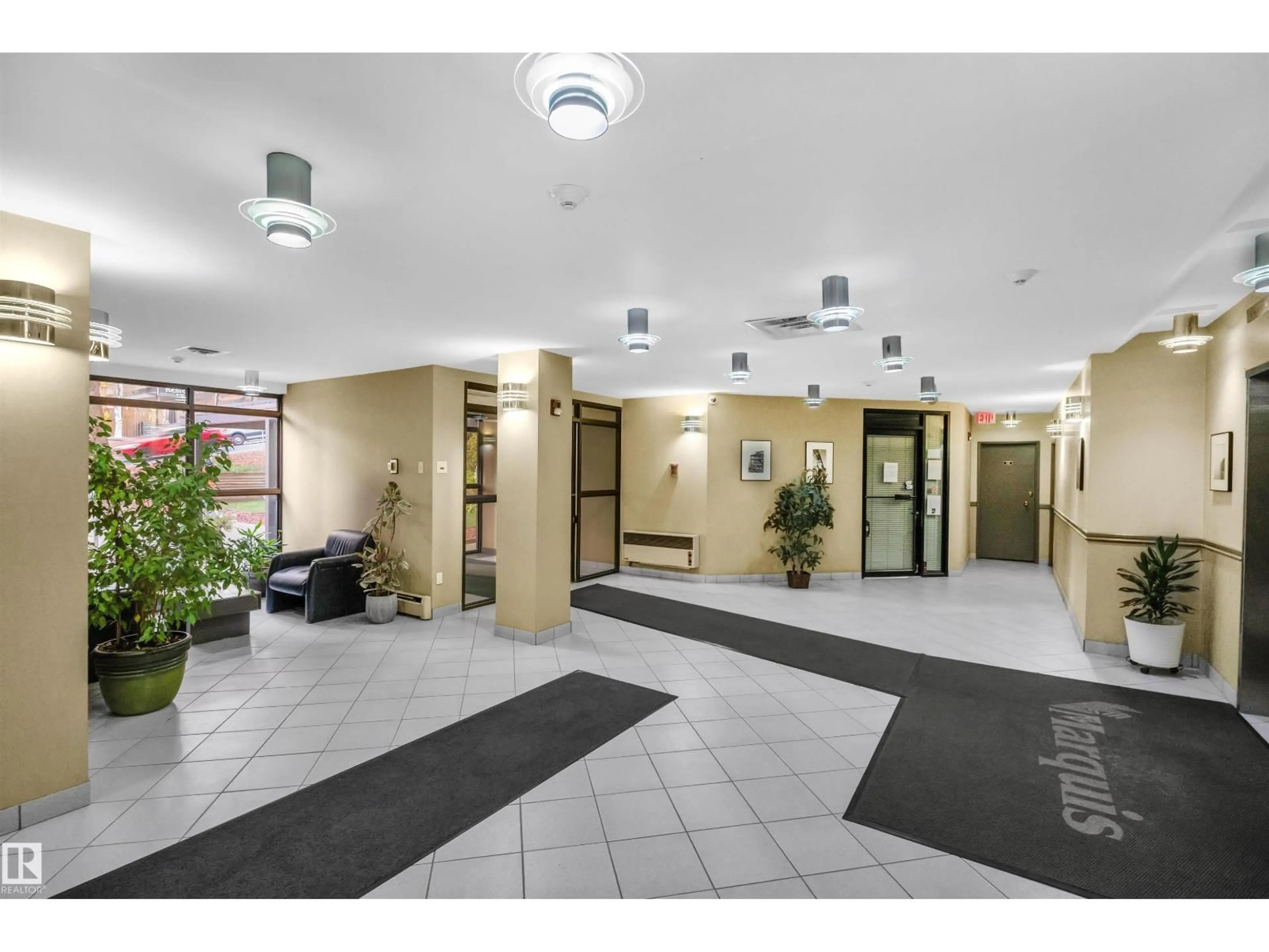 Indoor foyer for #407 - 9725 106 ST, Edmonton Alberta T5K1B5
