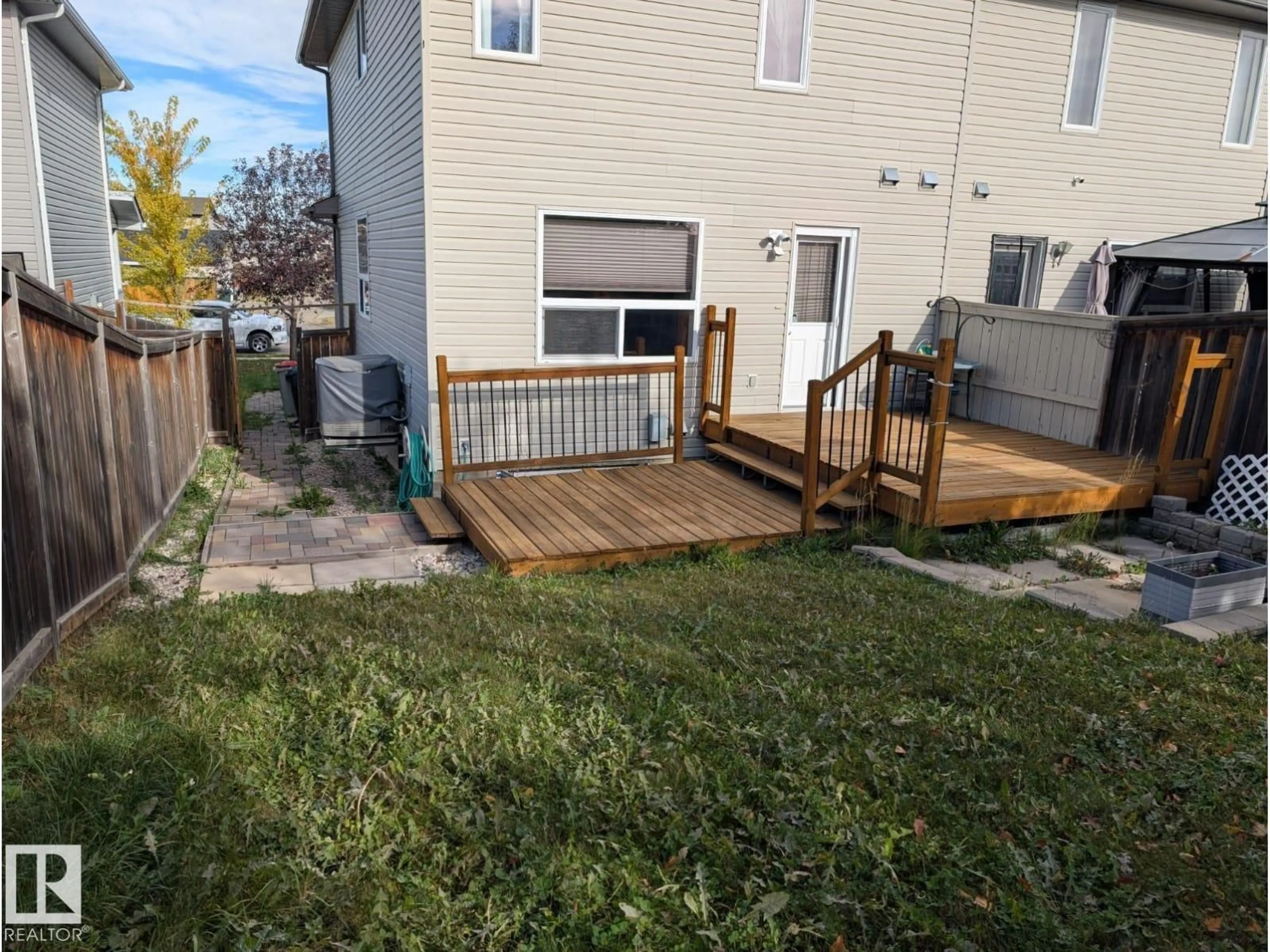 Patio, street for 198 BROOKVIEW WY, Stony Plain Alberta T7Z2X7