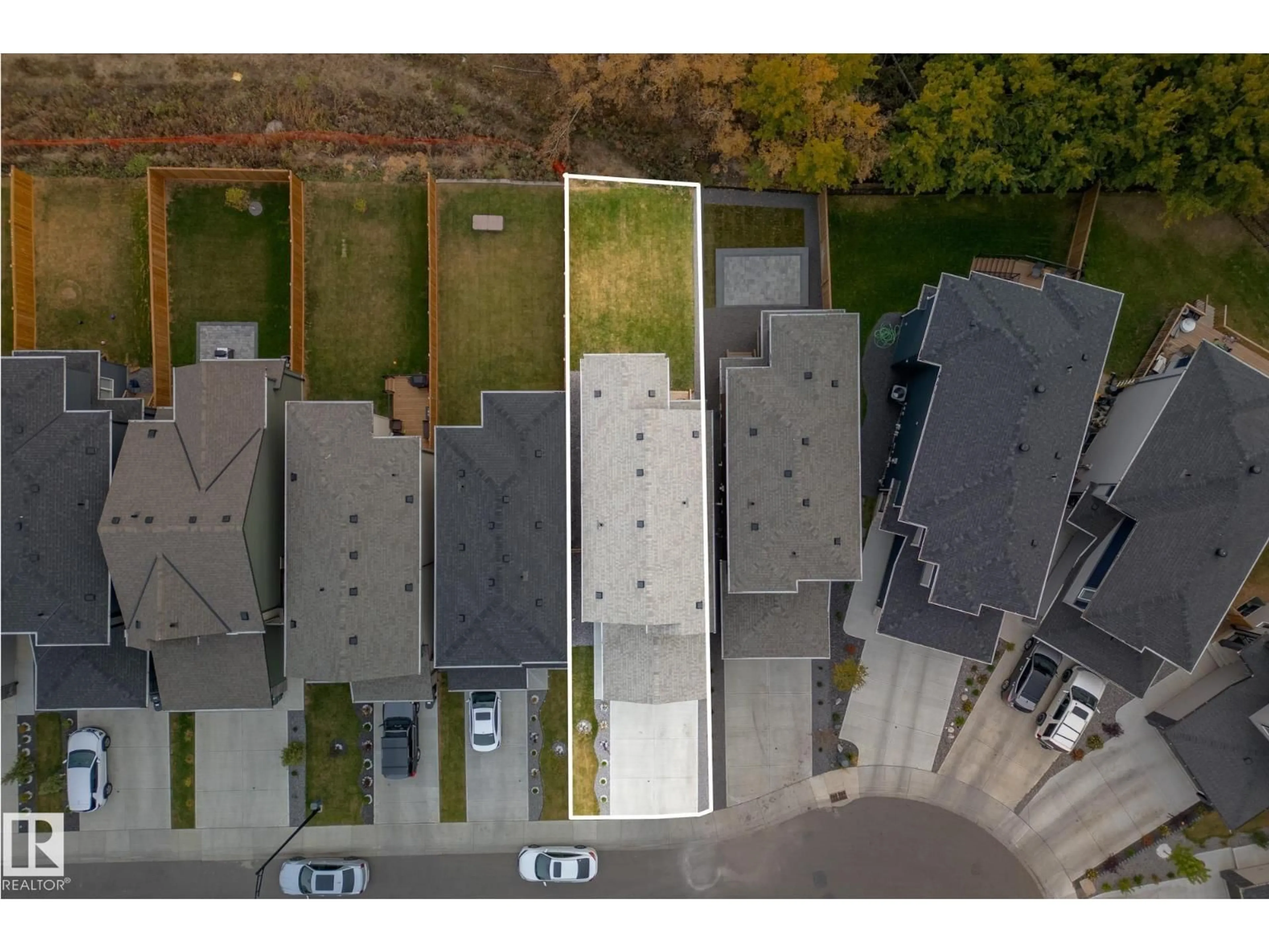 A pic from outside/outdoor area/front of a property/back of a property/a pic from drone, street for 431 CONROY CR, Edmonton Alberta T6W5A9