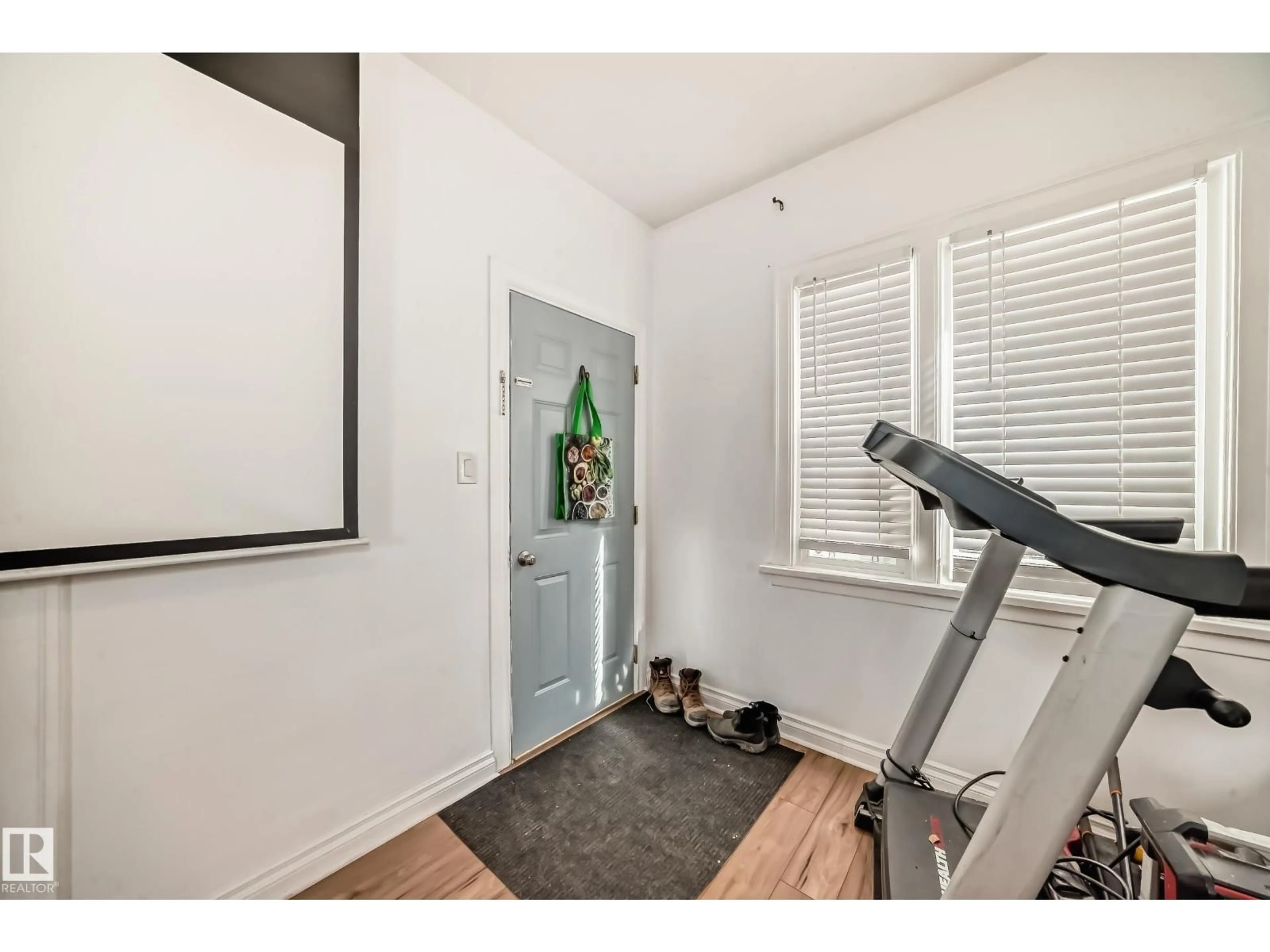 Indoor entryway for NW - 12120 64 ST, Edmonton Alberta T5W4J5