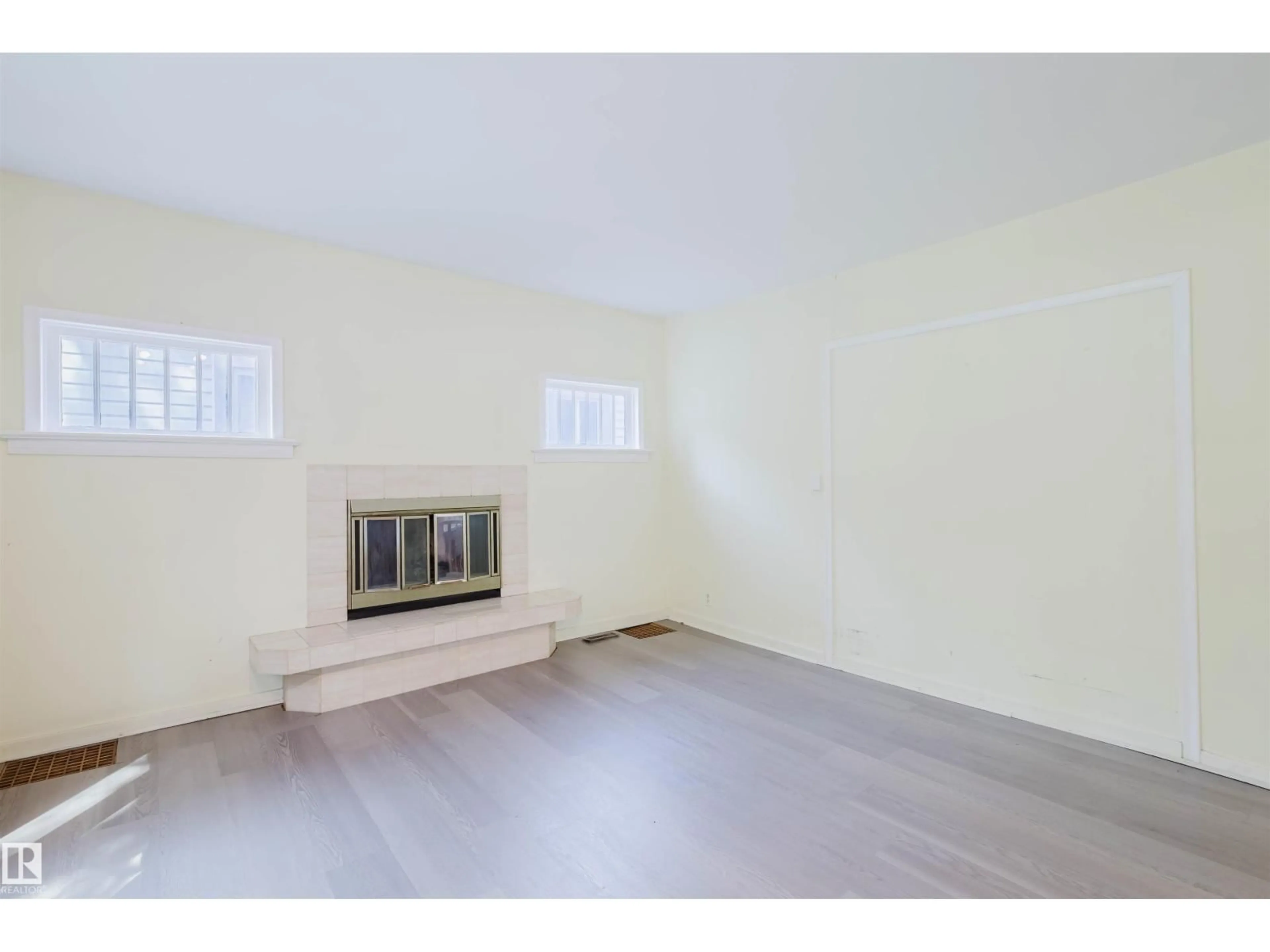 A pic of a room for 10942 88 AV, Edmonton Alberta T6G0Z1