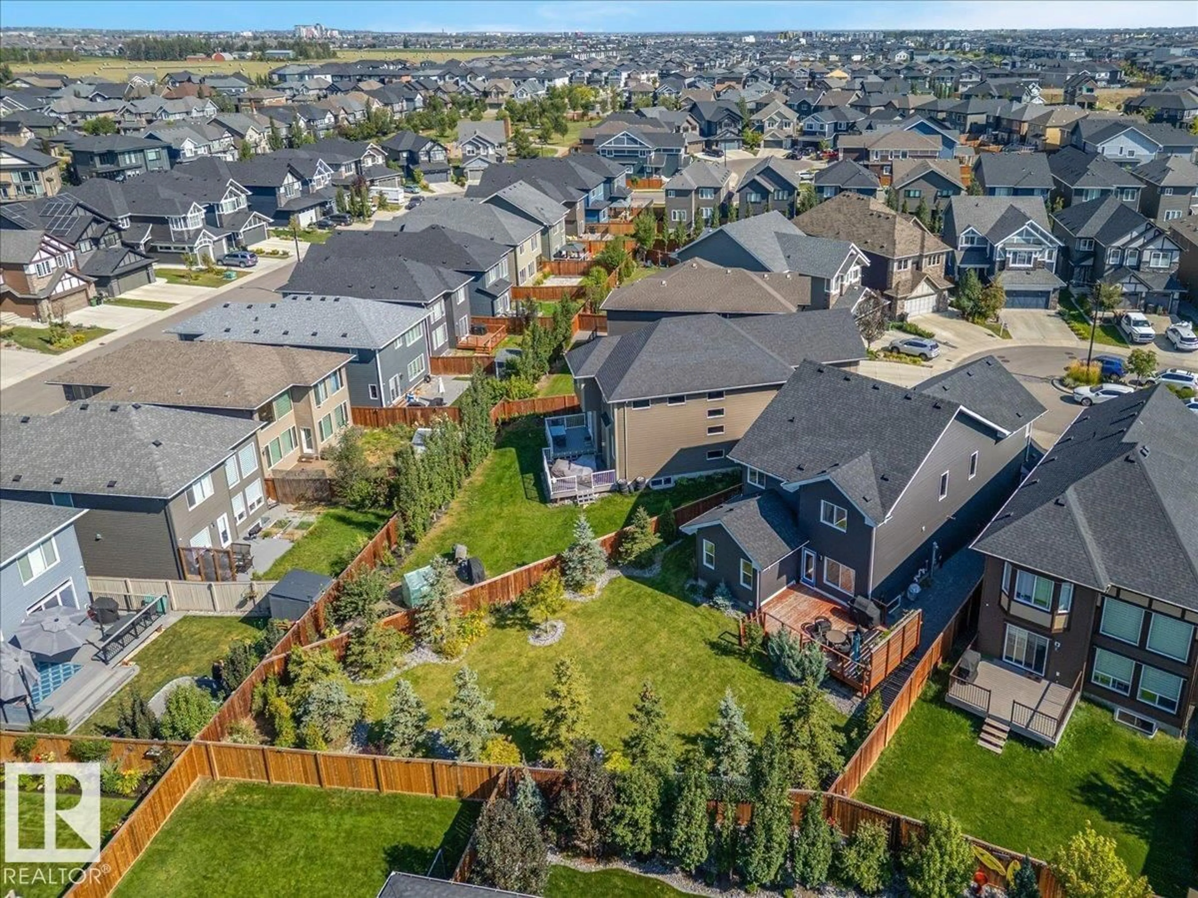 A pic from outside/outdoor area/front of a property/back of a property/a pic from drone, street for 3557 KESWICK BV, Edmonton Alberta T6W3W9