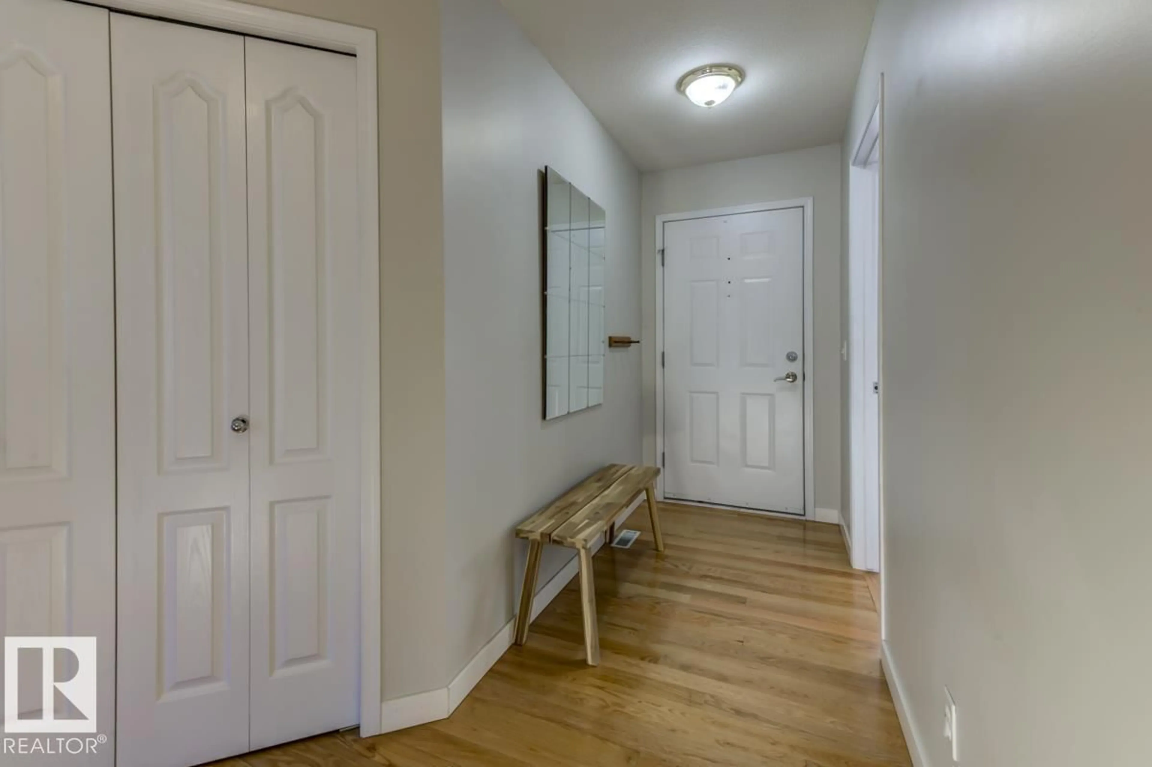Indoor entryway for 13320 - 20 124 ST, Edmonton Alberta T5L3B7