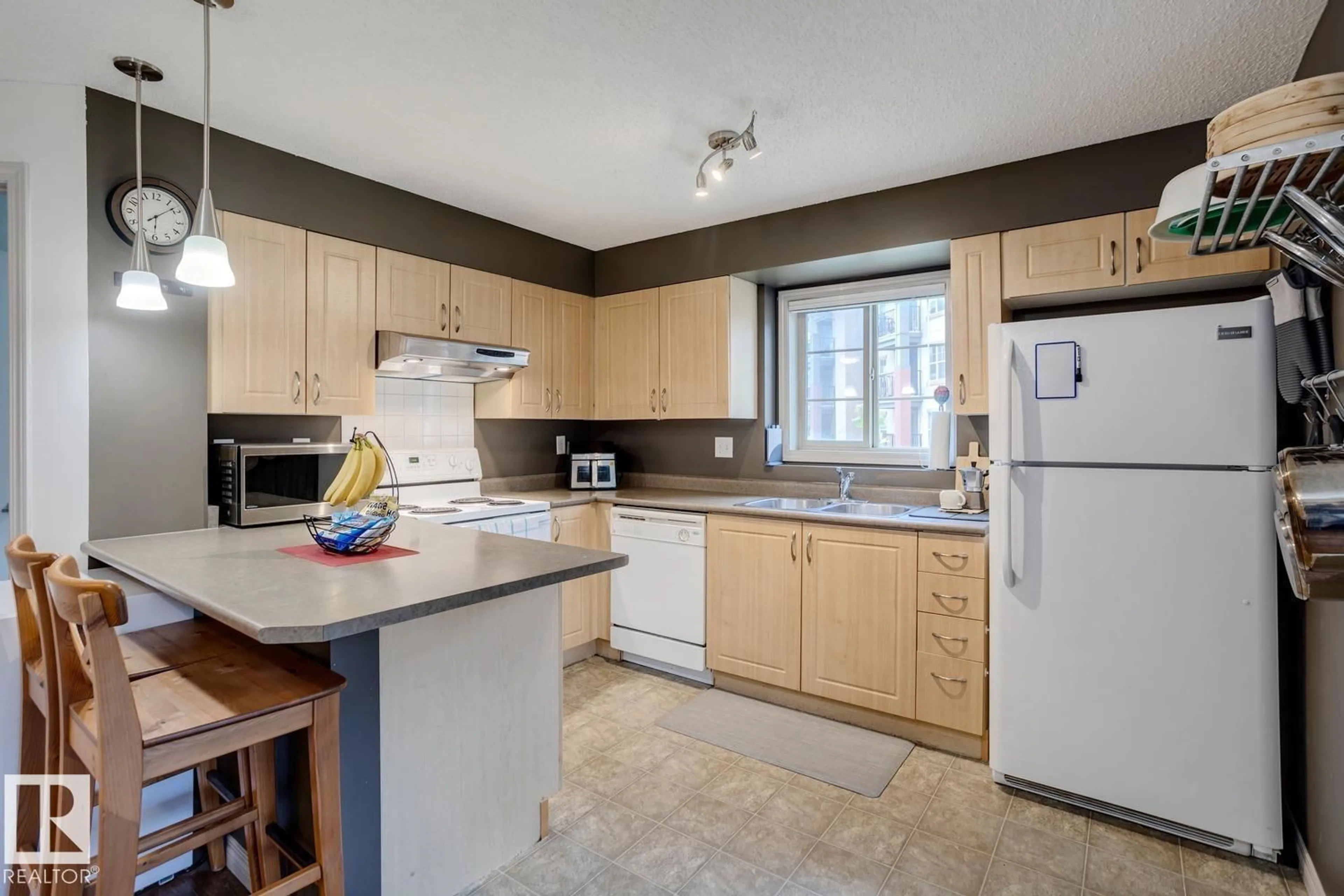 Standard kitchen, unknown for 11449 - 218 ELLERSLIE RD SW, Edmonton Alberta T6W1T2