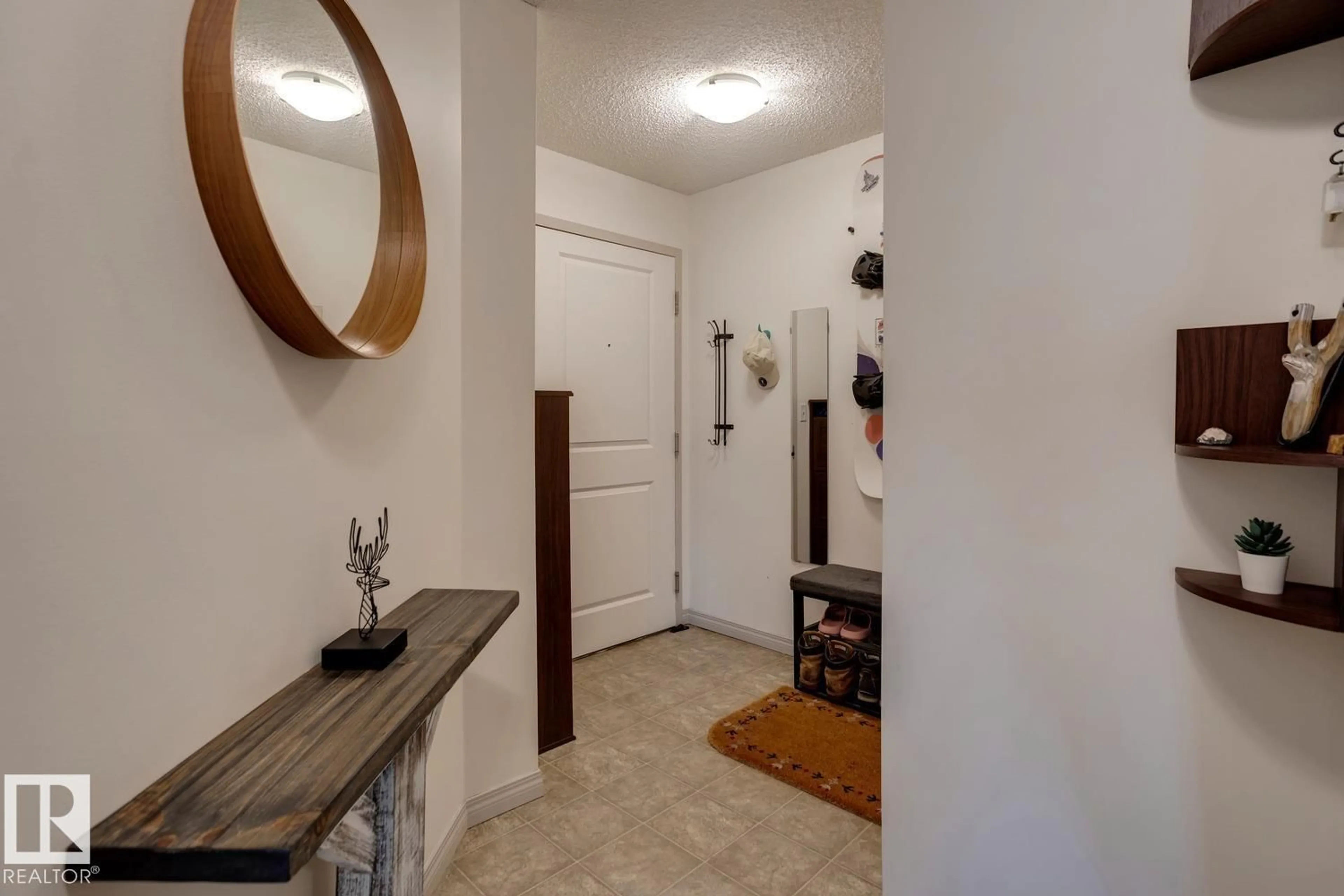 Indoor entryway for 11449 - 218 ELLERSLIE RD SW, Edmonton Alberta T6W1T2