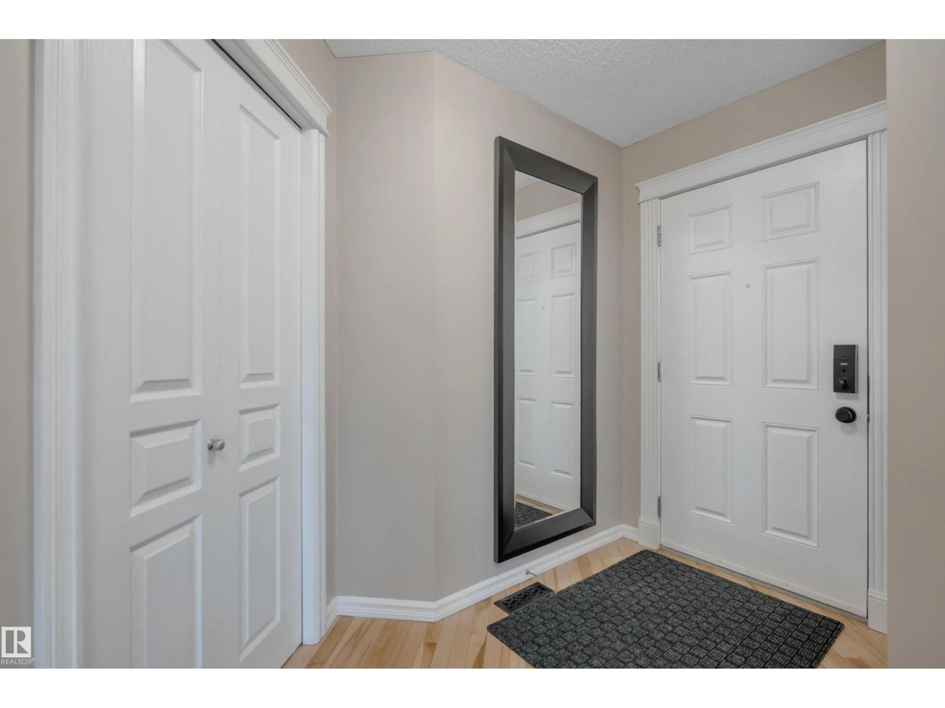 Indoor entryway for 17632 87 ST, Edmonton Alberta T5Z0A4