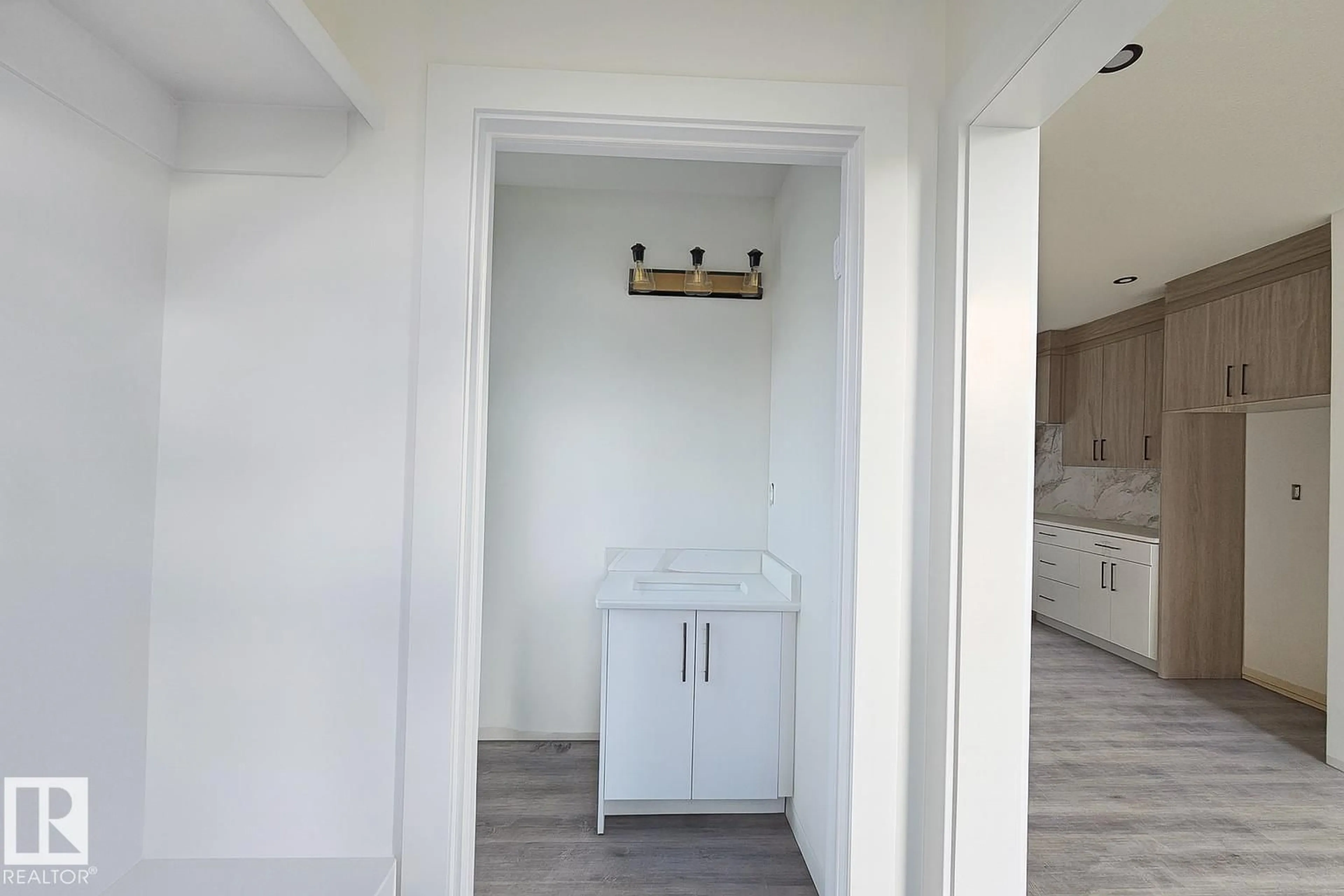 A pic of a room for 5306 104A ST NW, Edmonton Alberta T6H2M1