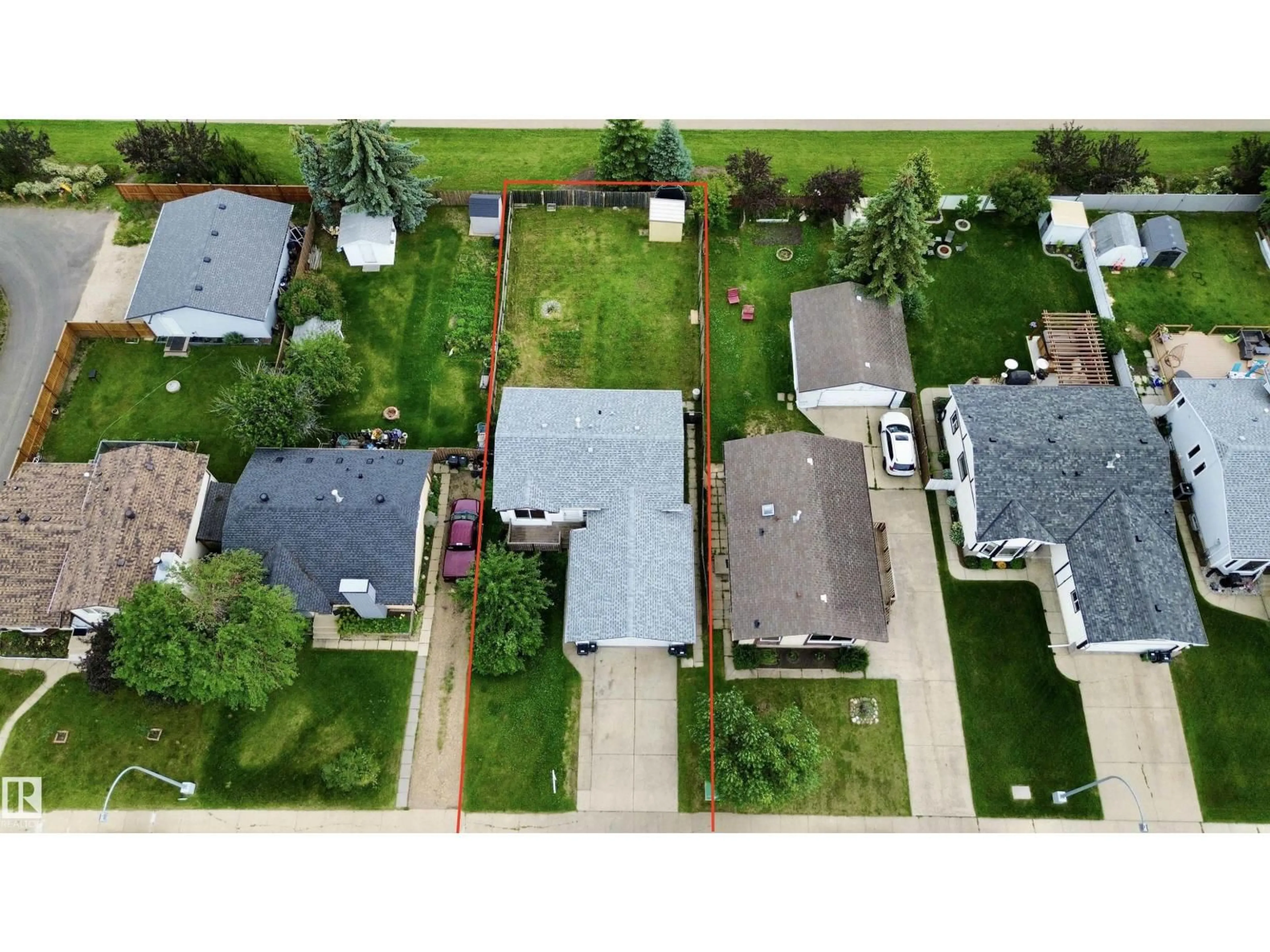 A pic from outside/outdoor area/front of a property/back of a property/a pic from drone, street for 1411 35 ST, Edmonton Alberta T6L2M2