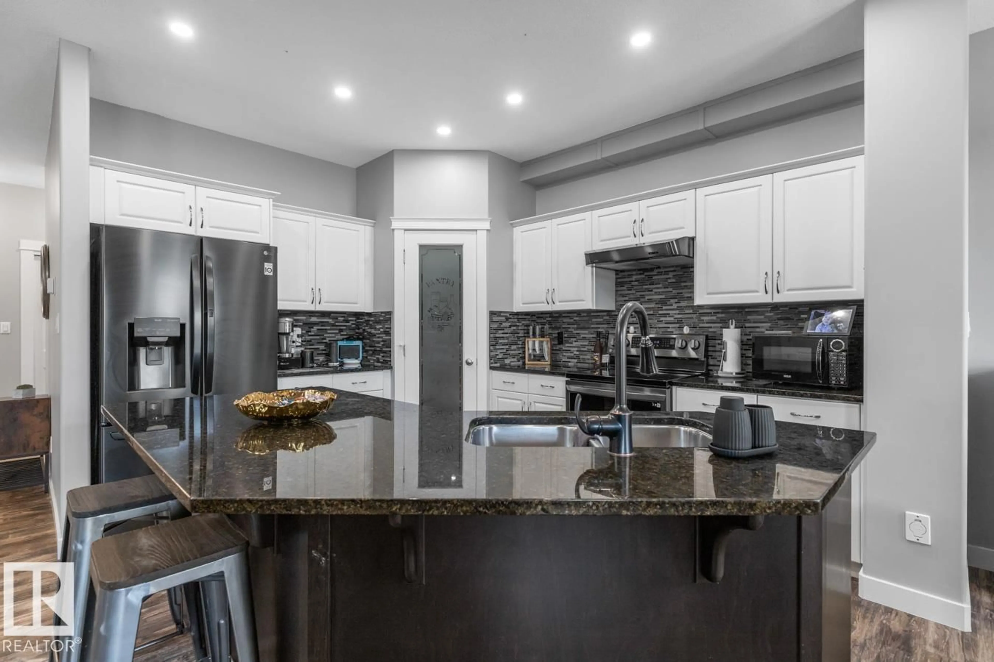 Open concept kitchen, ceramic/tile floor for 612 SUNCREST WY, Sherwood Park Alberta T8H0G7