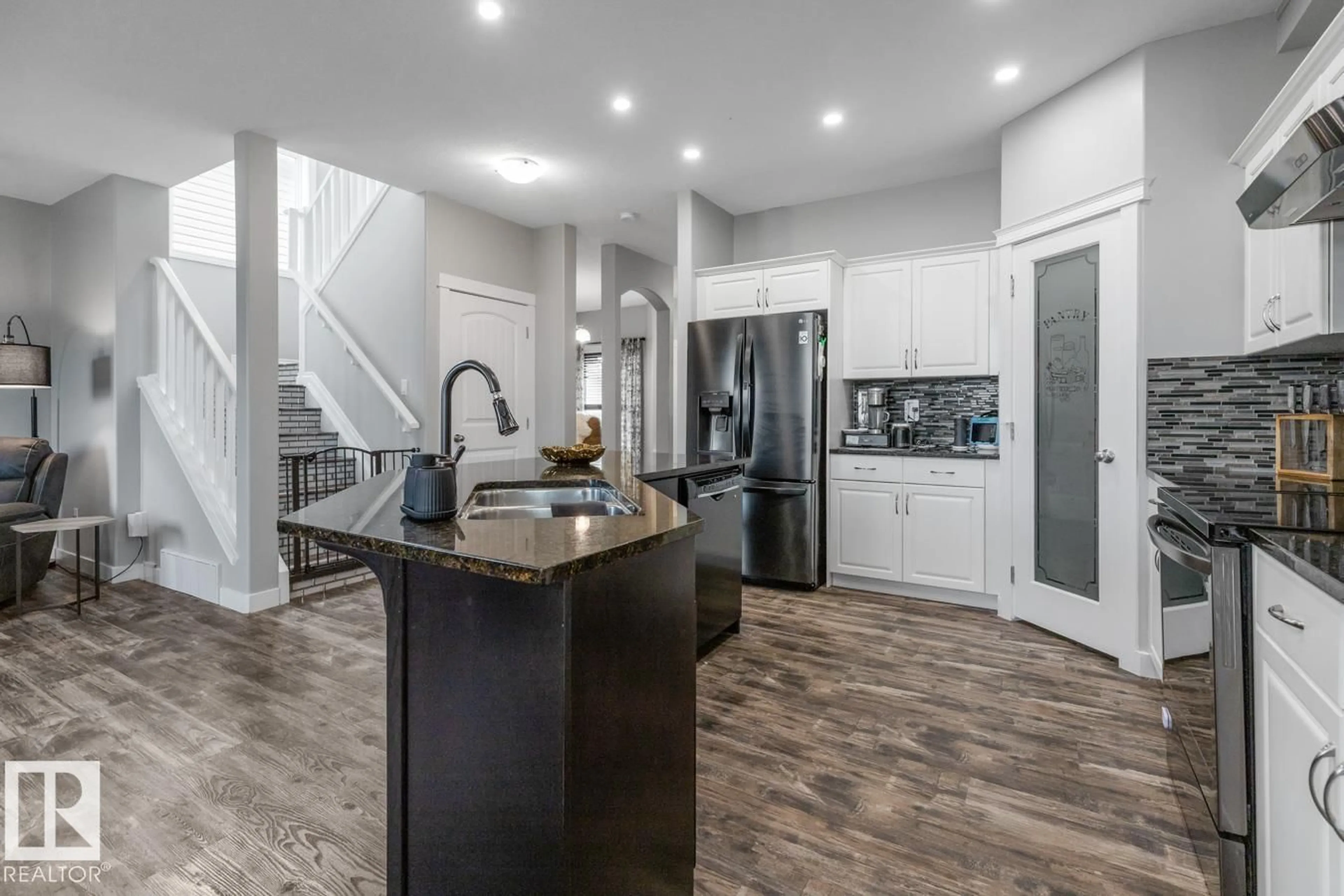 Open concept kitchen, unknown for 612 SUNCREST WY, Sherwood Park Alberta T8H0G7