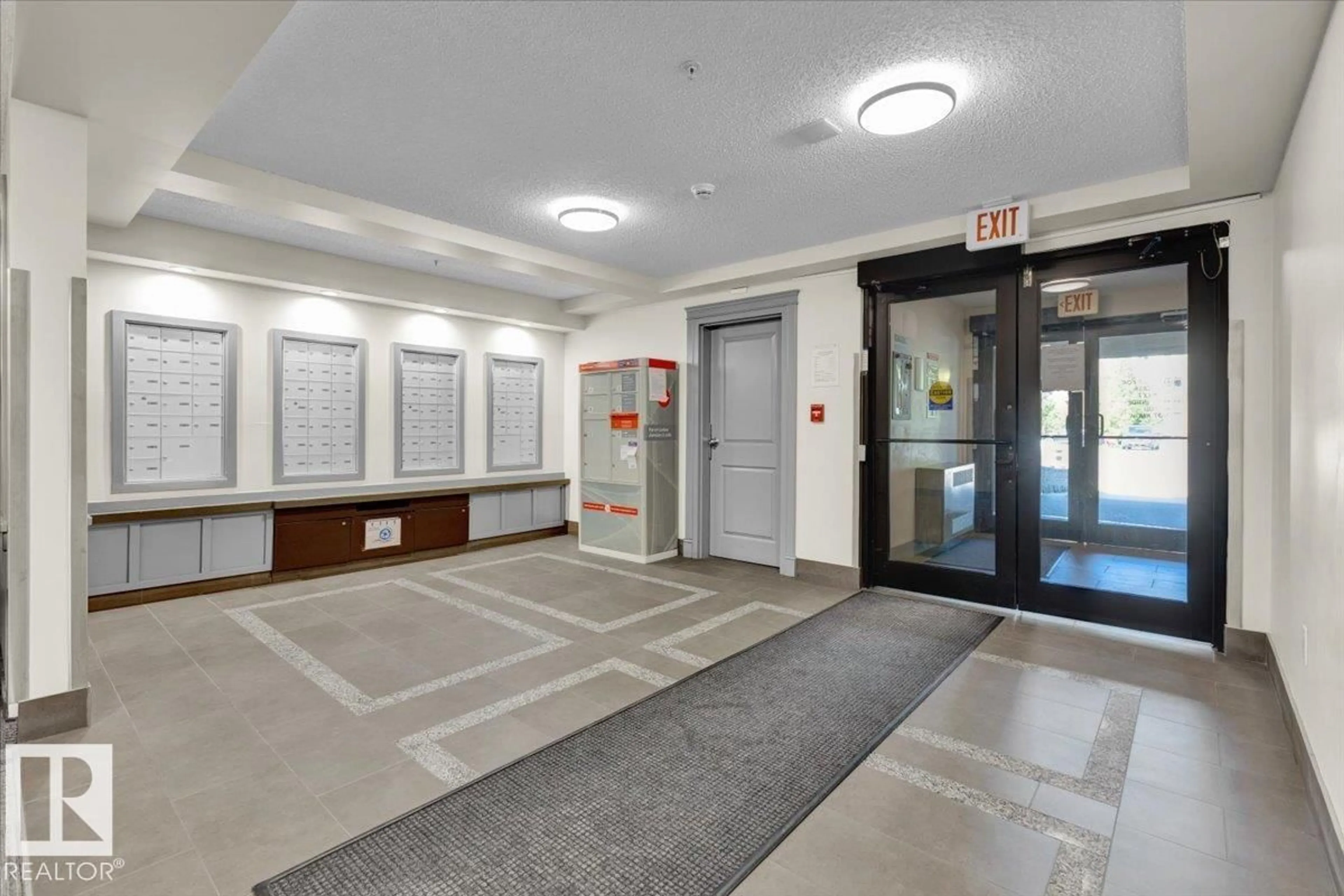 Indoor foyer for #114 - 11453 ELLERSLIE RD, Edmonton Alberta T6W1T2