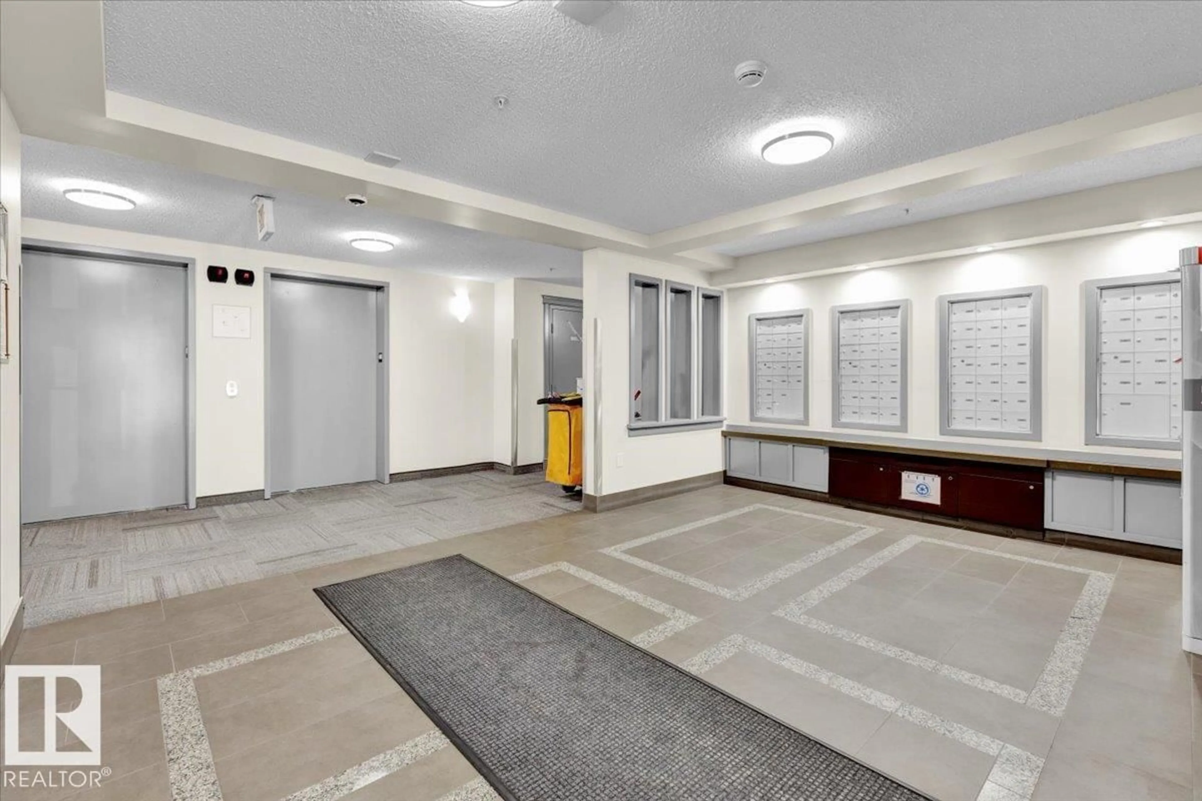 Indoor foyer for #114 - 11453 ELLERSLIE RD, Edmonton Alberta T6W1T2