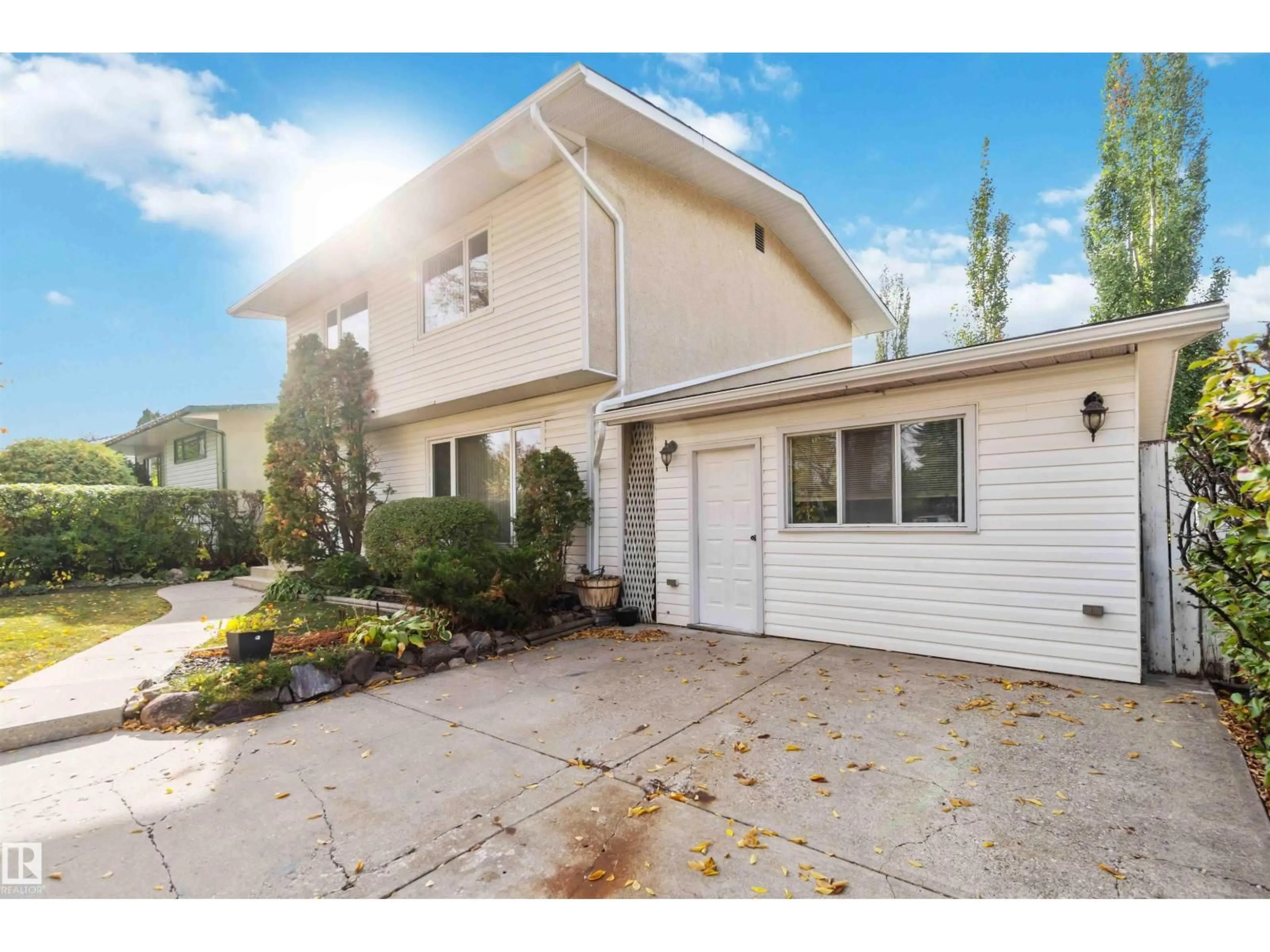 Home with vinyl exterior material, street for NW - 9000 168 ST, Edmonton Alberta T5R2V5
