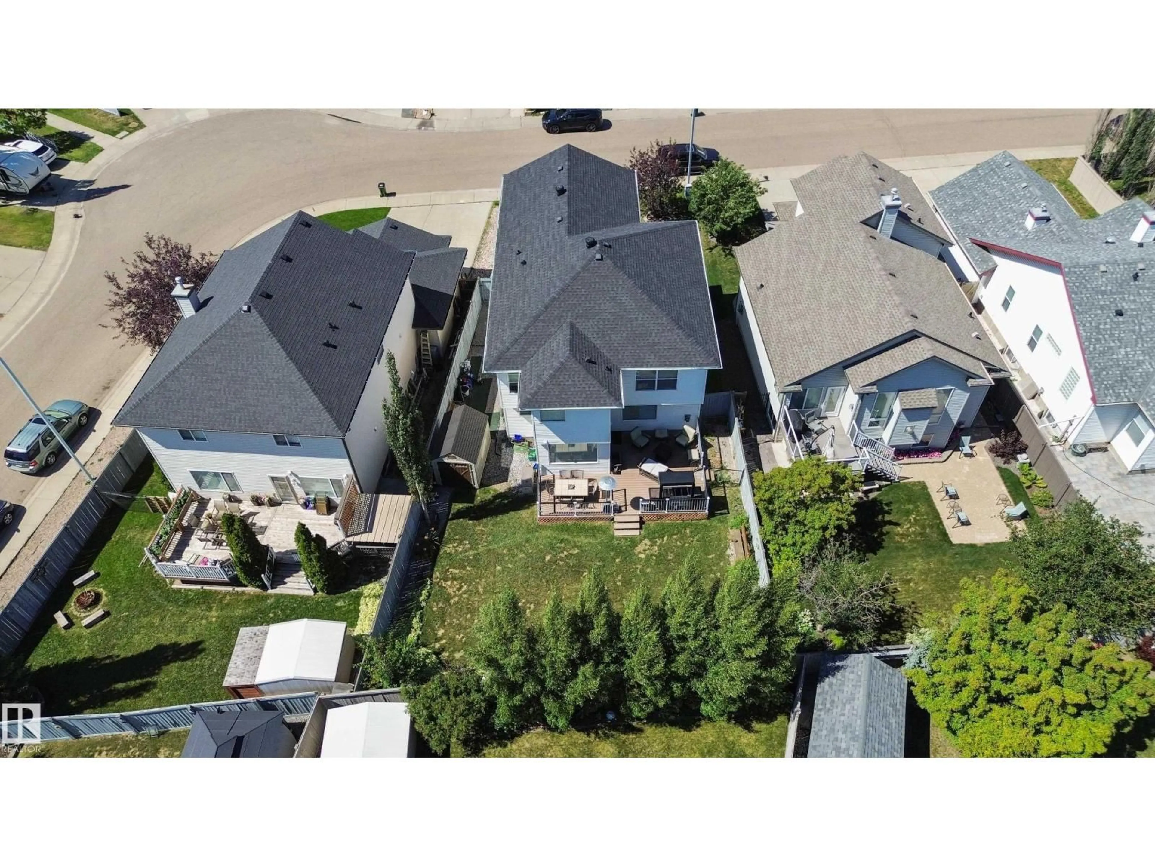 A pic from outside/outdoor area/front of a property/back of a property/a pic from drone, street for NW - 356 CALDERON CR, Edmonton Alberta T6V1R8