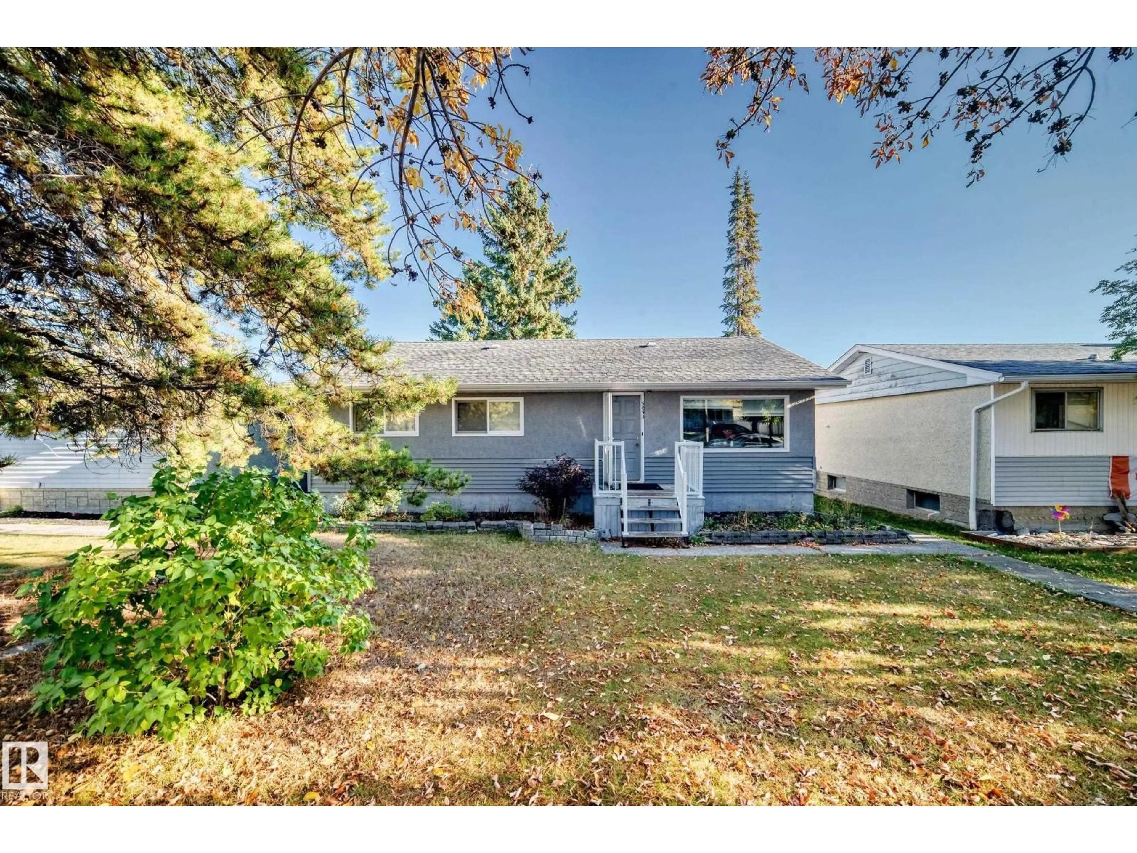 Home with vinyl exterior material, street for 5093 45 ST, Drayton Valley Alberta T7A1C2