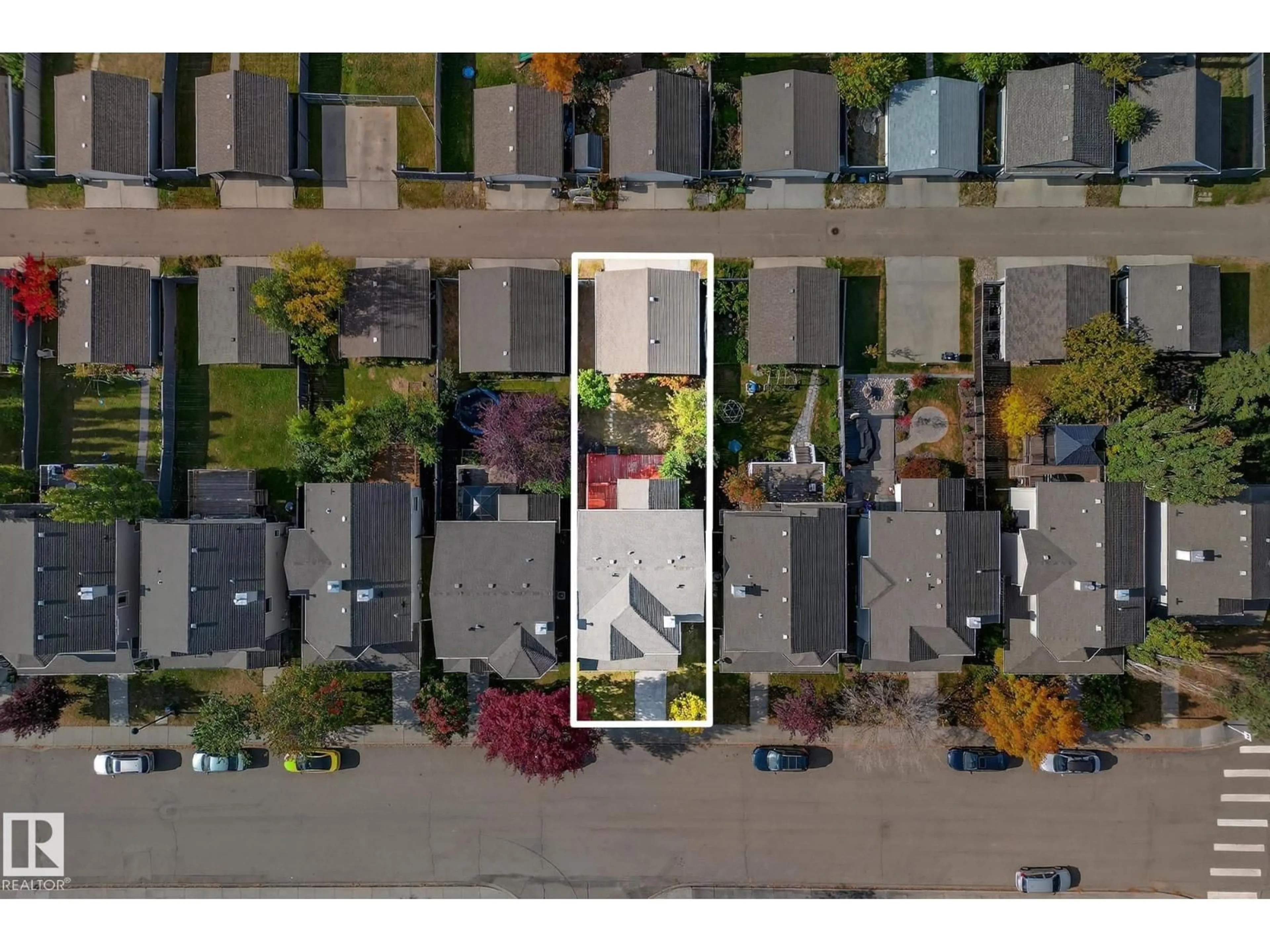 A pic from outside/outdoor area/front of a property/back of a property/a pic from drone, street for 2626 TAYLOR GREEN, Edmonton Alberta T6R3N8