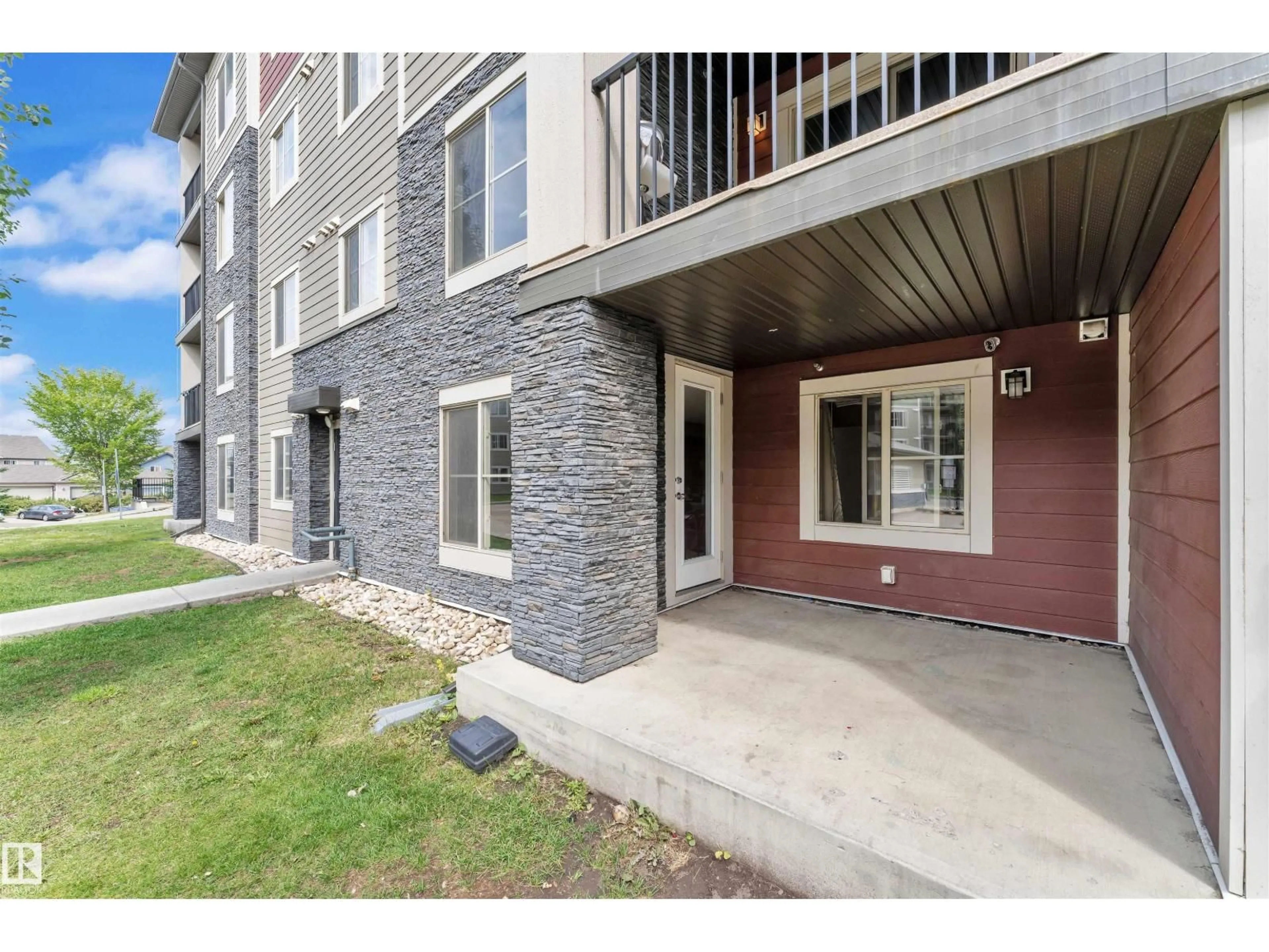 Patio, street for #103 - 107 WATT CM, Edmonton Alberta T6X2C6