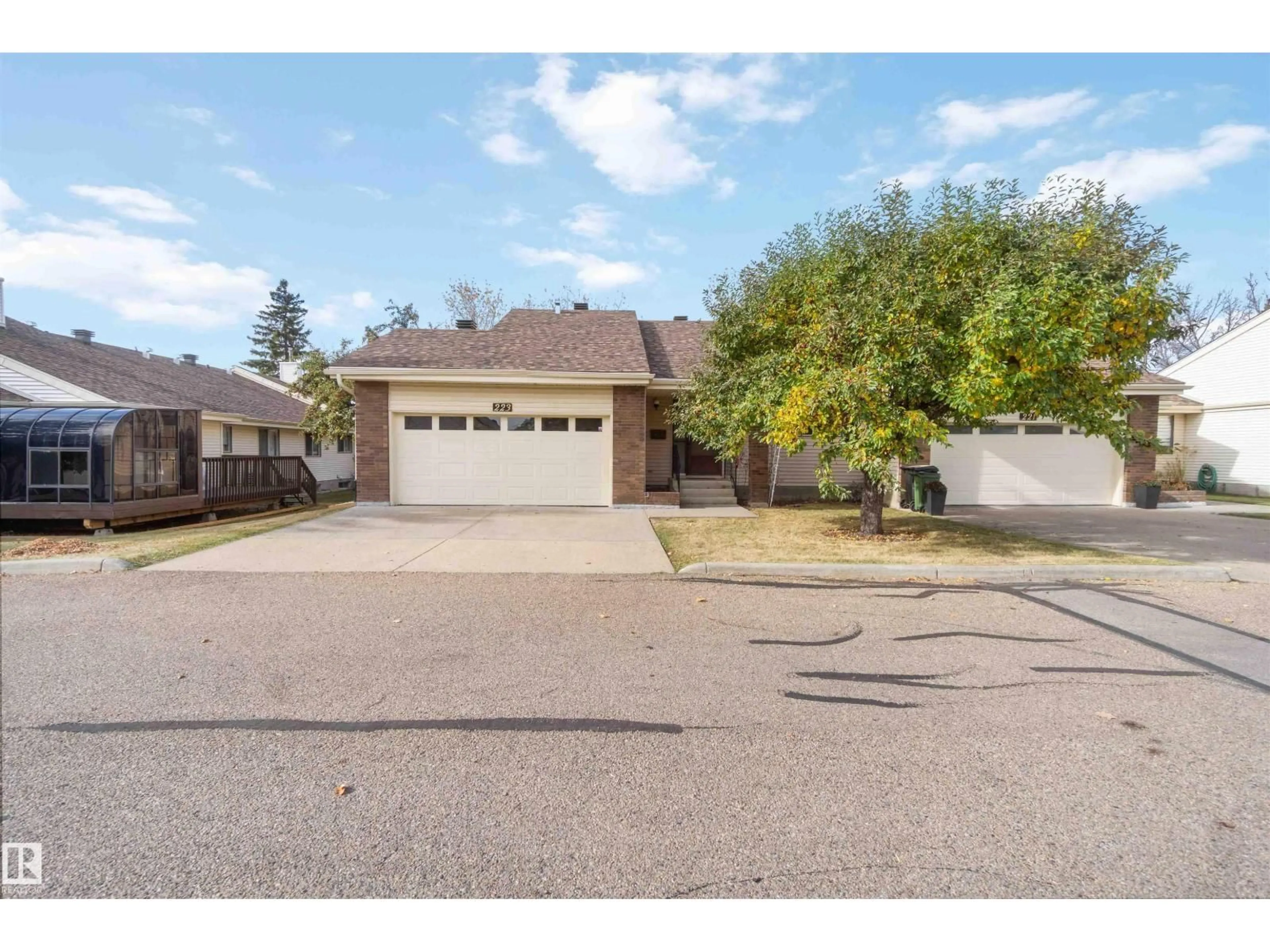 Unknown for 223 OEMING RD, Edmonton Alberta T6R1M1
