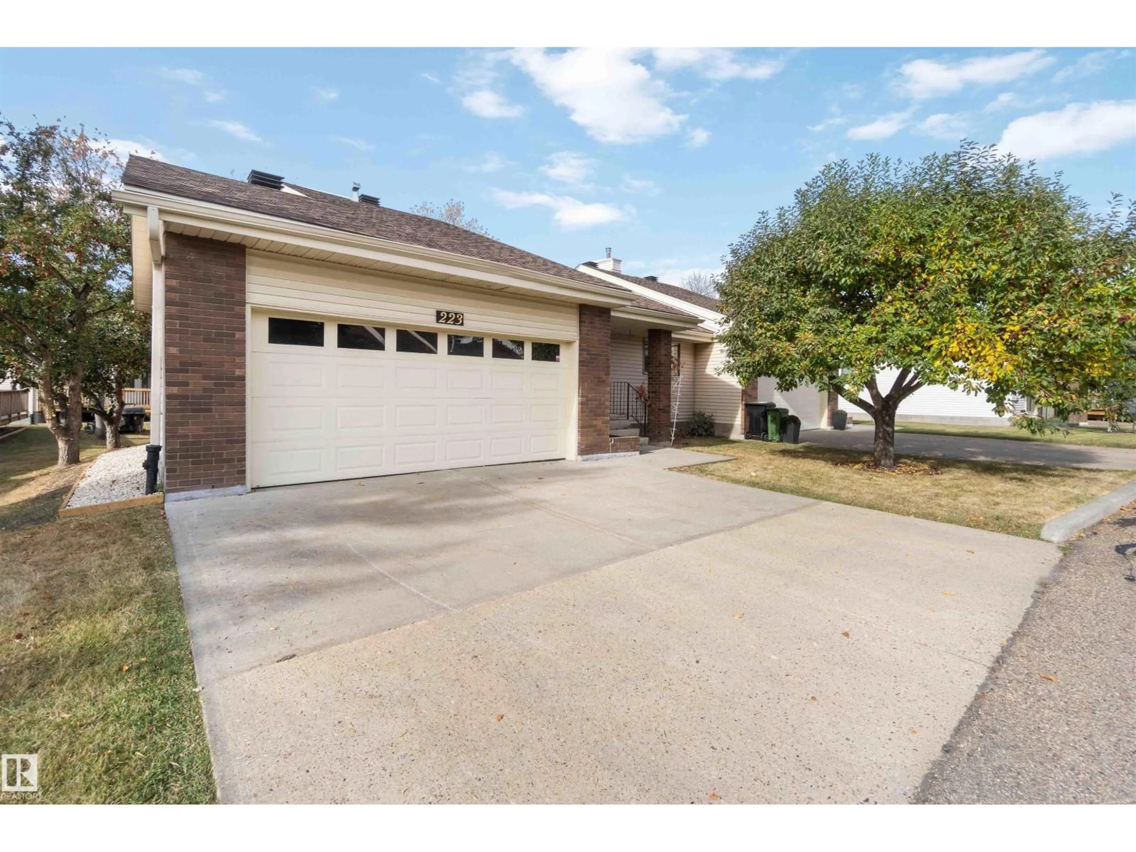 Unknown for 223 OEMING RD, Edmonton Alberta T6R1M1