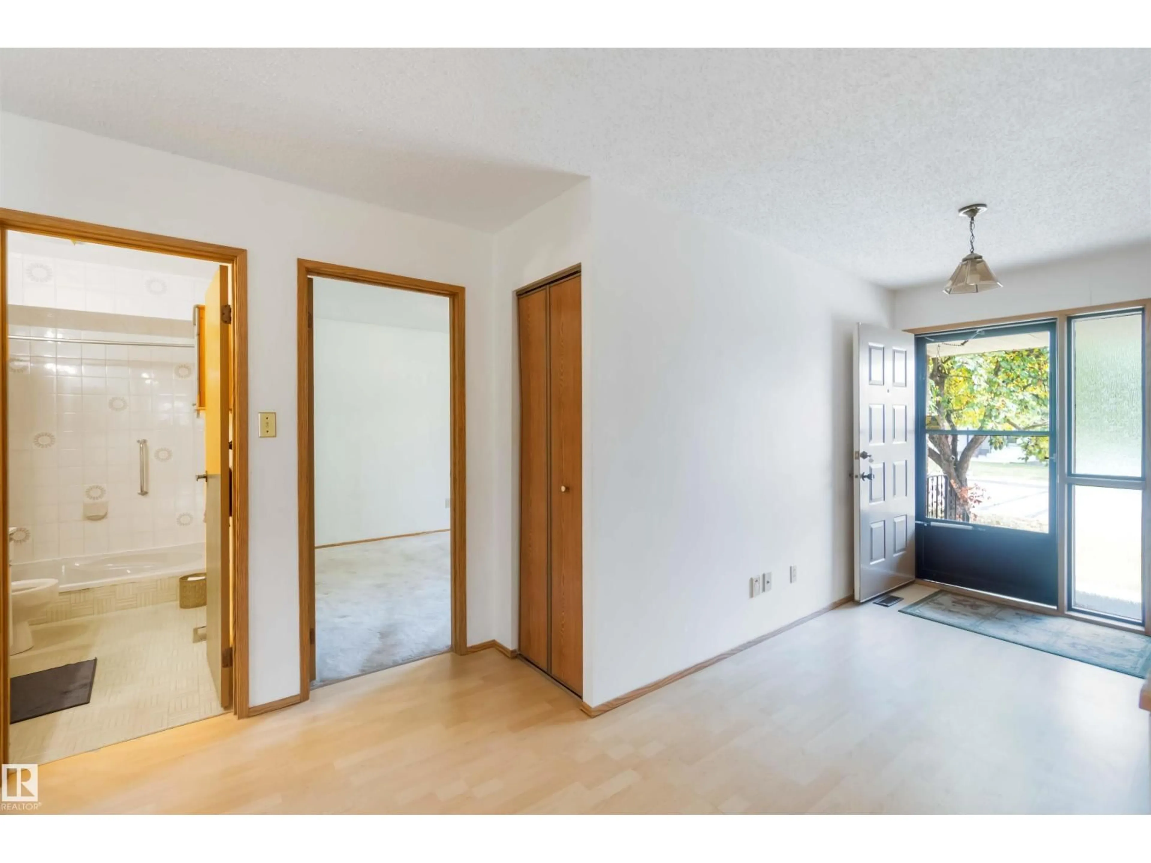 Unknown for 223 OEMING RD, Edmonton Alberta T6R1M1