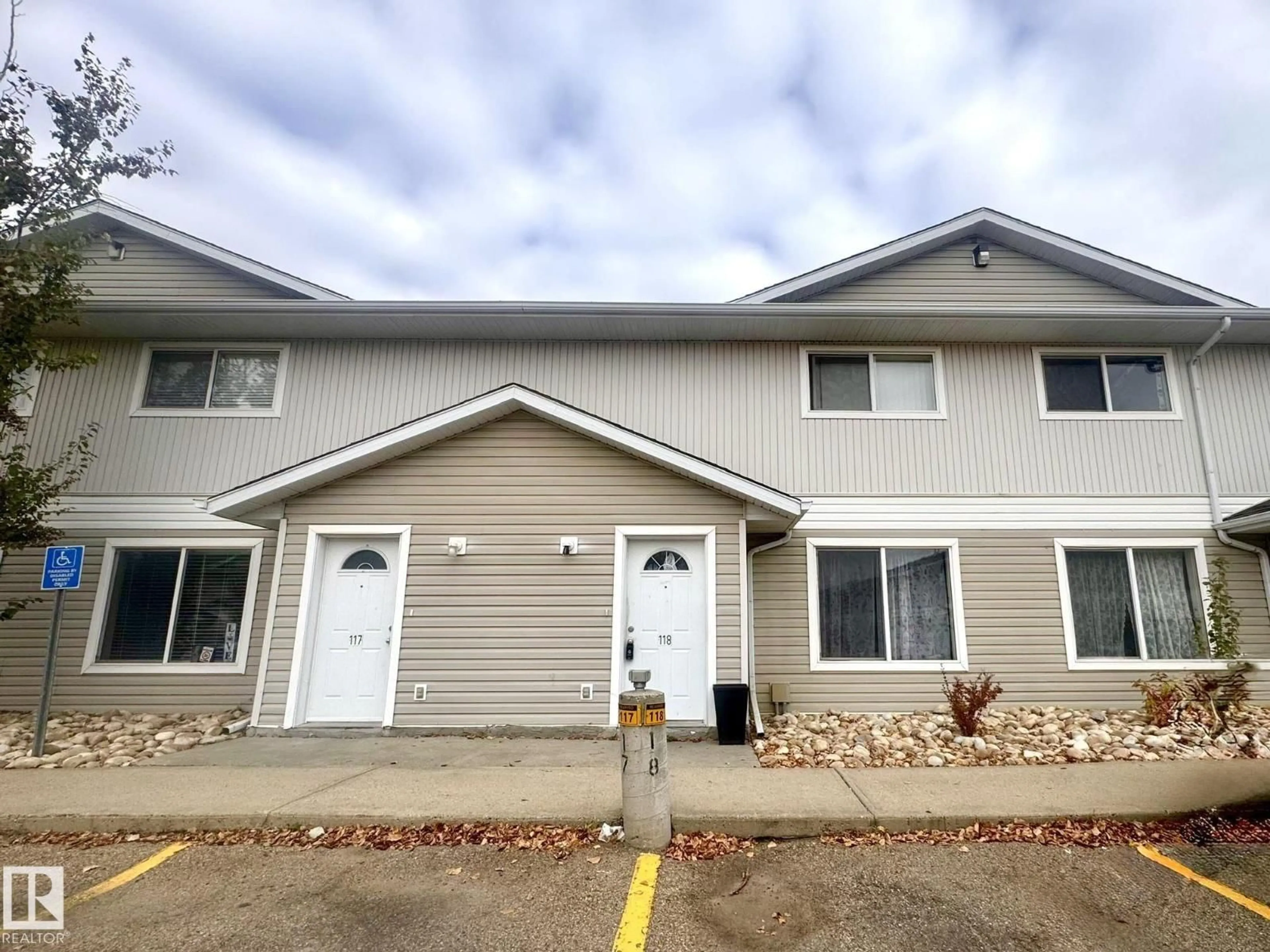 Home with vinyl exterior material, building for 118 180 BRIDGEPORT BV, Leduc Alberta T9E8S1