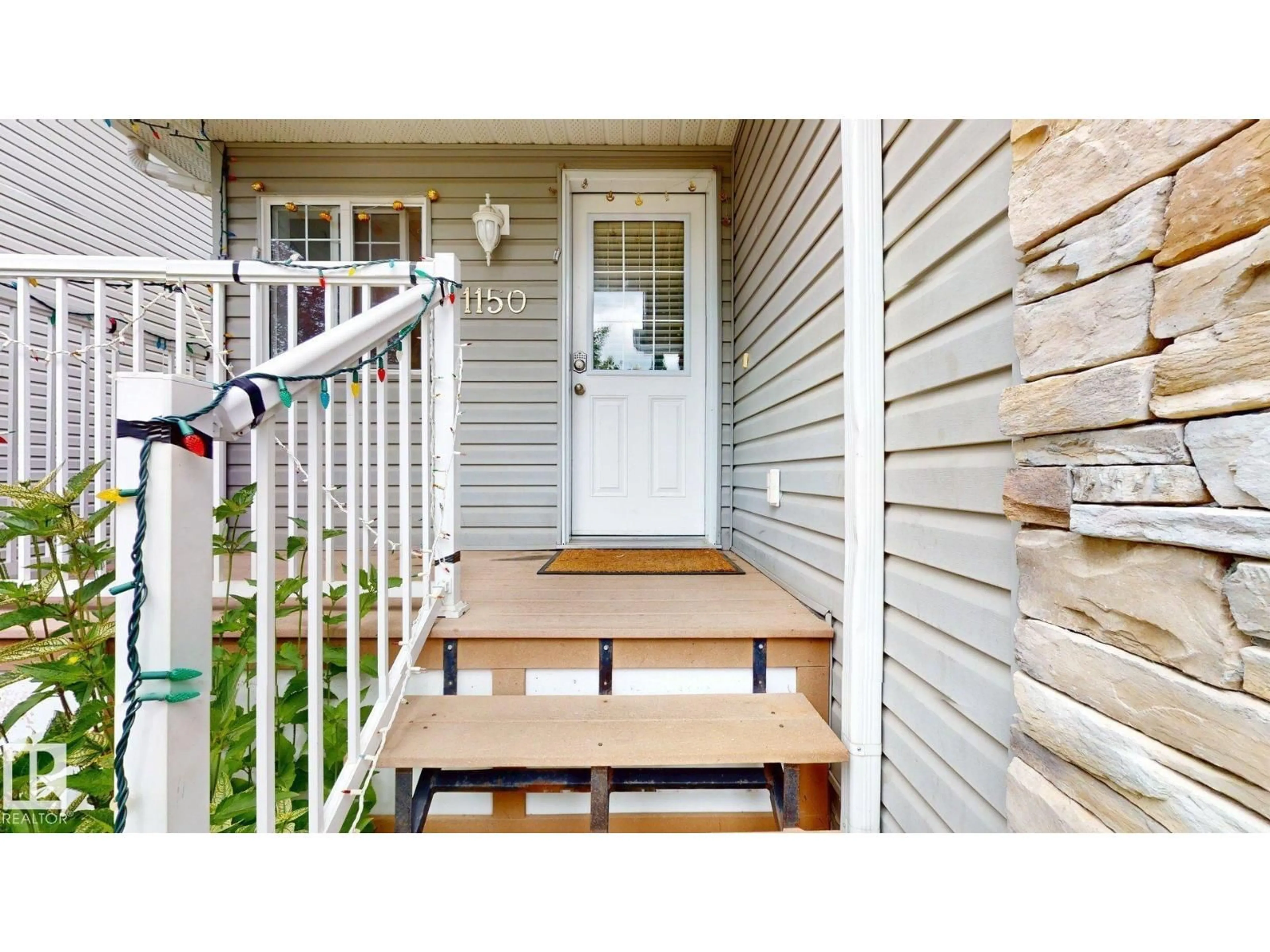 Indoor entryway for NW - 1150 37B AVE, Edmonton Alberta T6T0E6
