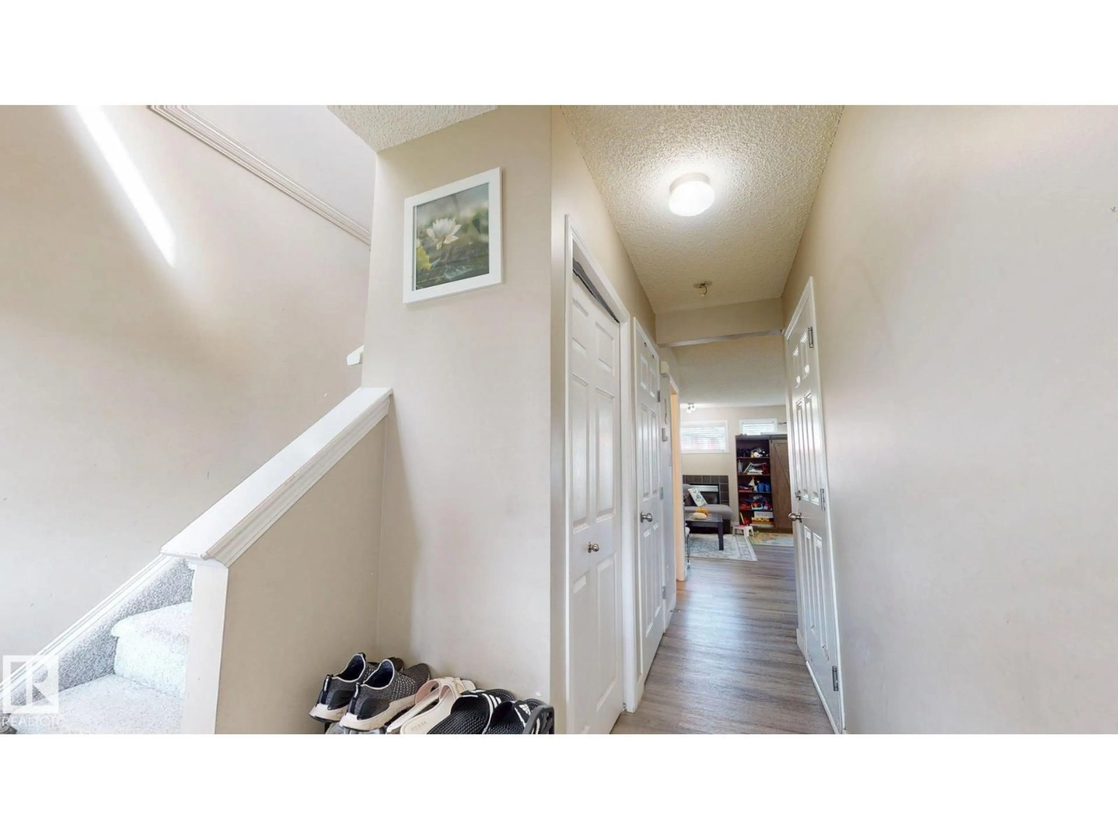 Indoor entryway for NW - 1150 37B AVE, Edmonton Alberta T6T0E6