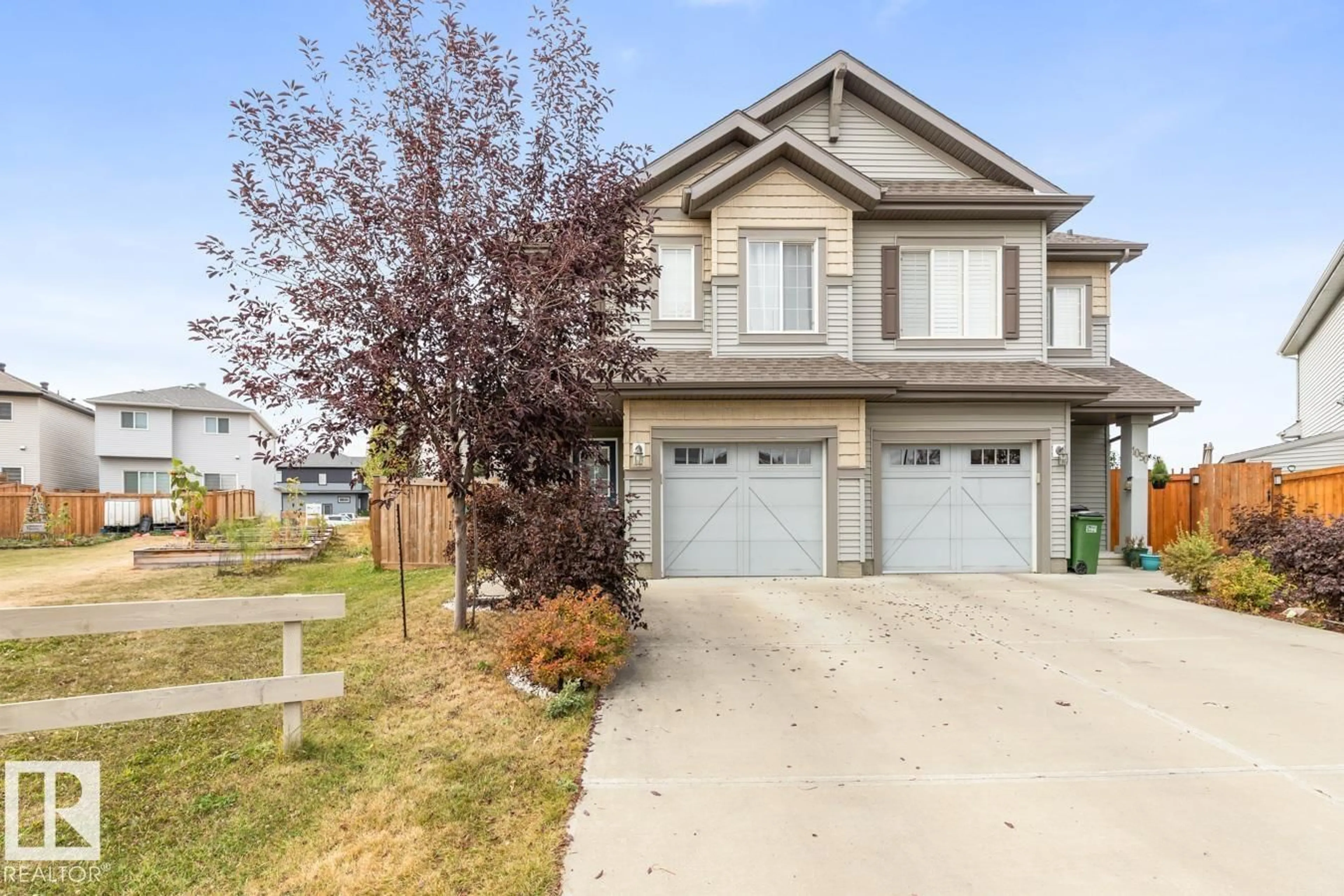 Home with vinyl exterior material, street for 1048 EAST BN NW, Edmonton Alberta T6M0V6