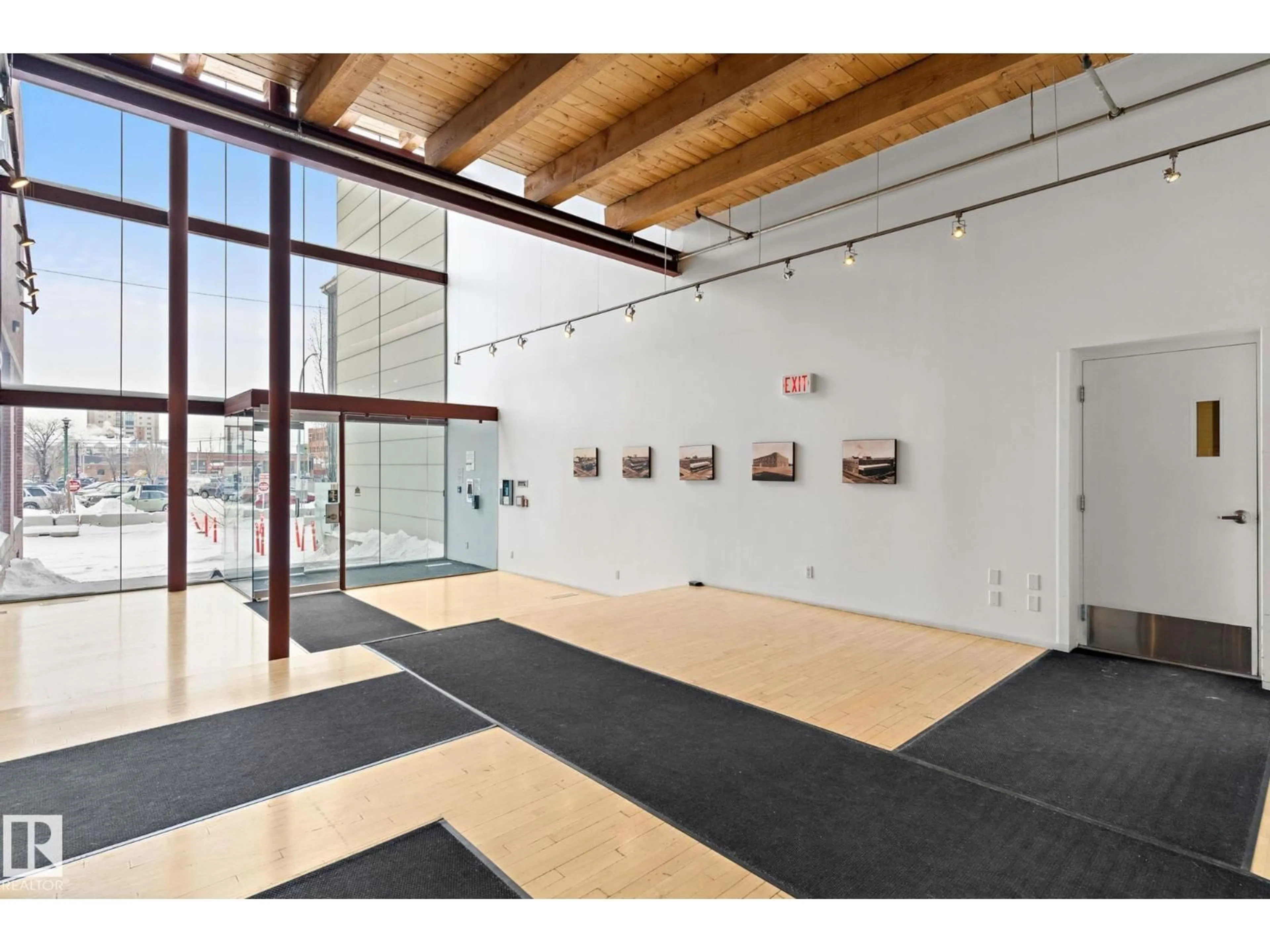Indoor foyer for 213 - 10309 107 ST NW, Edmonton Alberta T5J1K3
