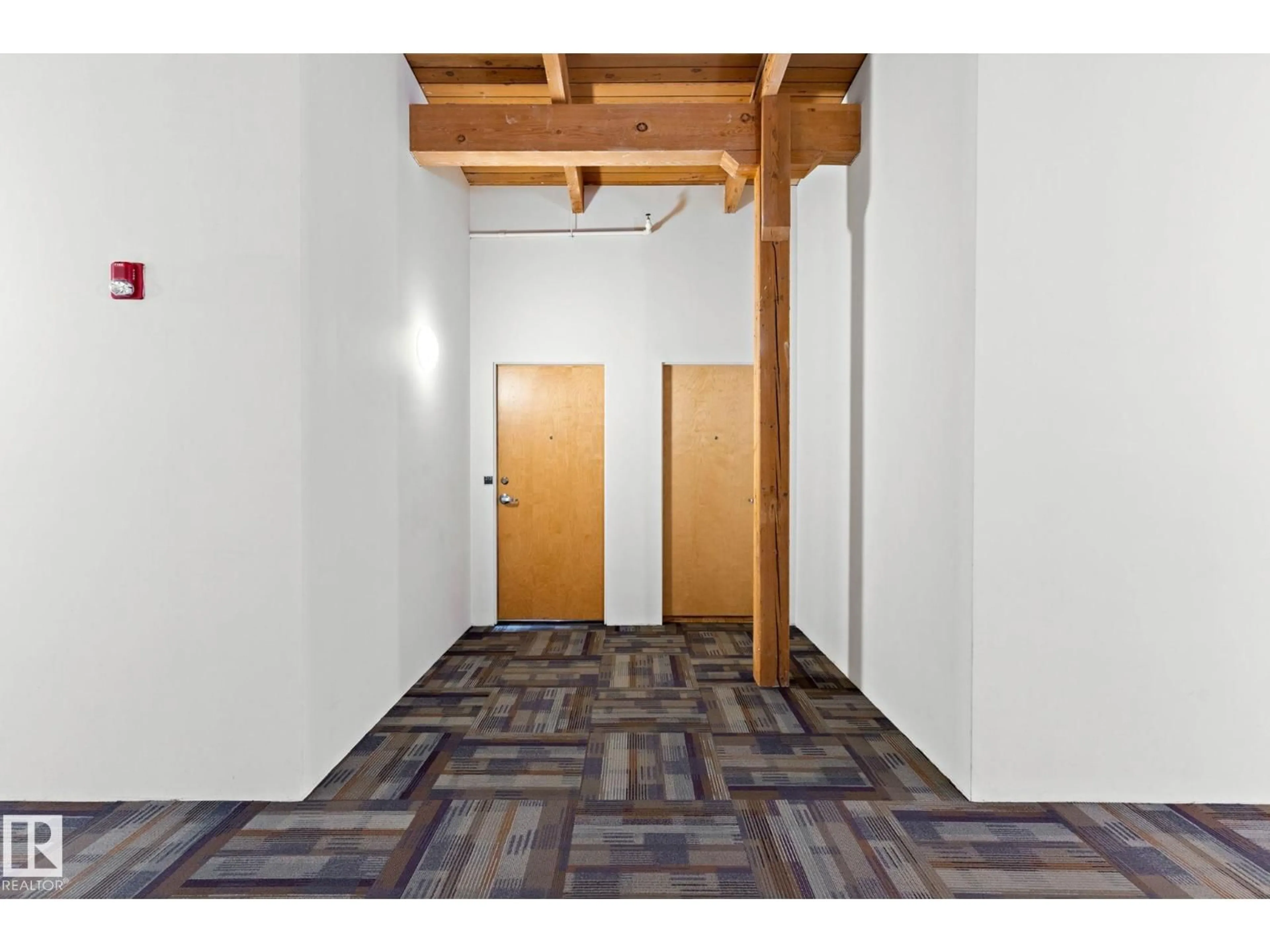 Indoor foyer for 213 - 10309 107 ST NW, Edmonton Alberta T5J1K3