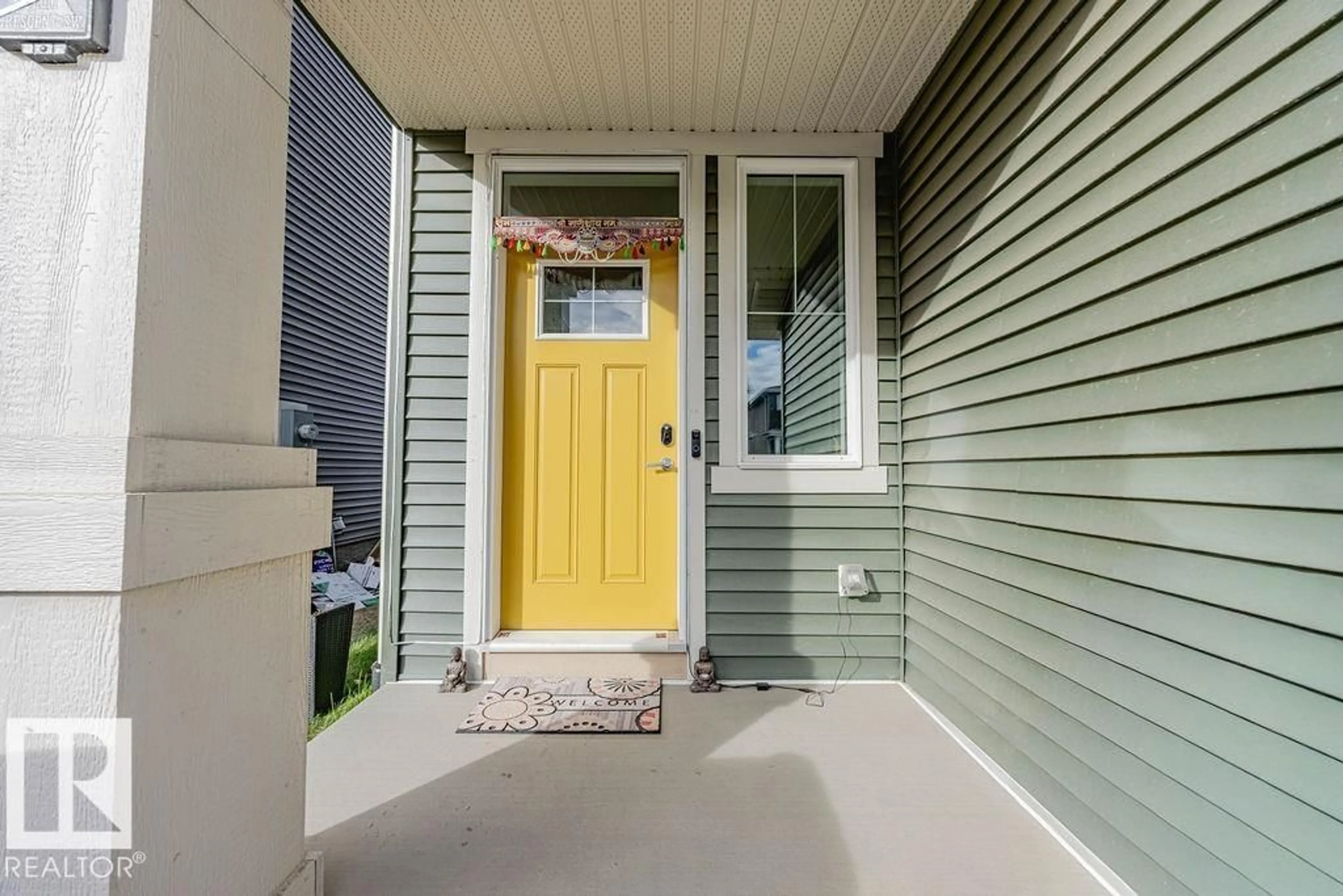 Indoor entryway for 1745 PLUM CR, Edmonton Alberta T6X2Z8