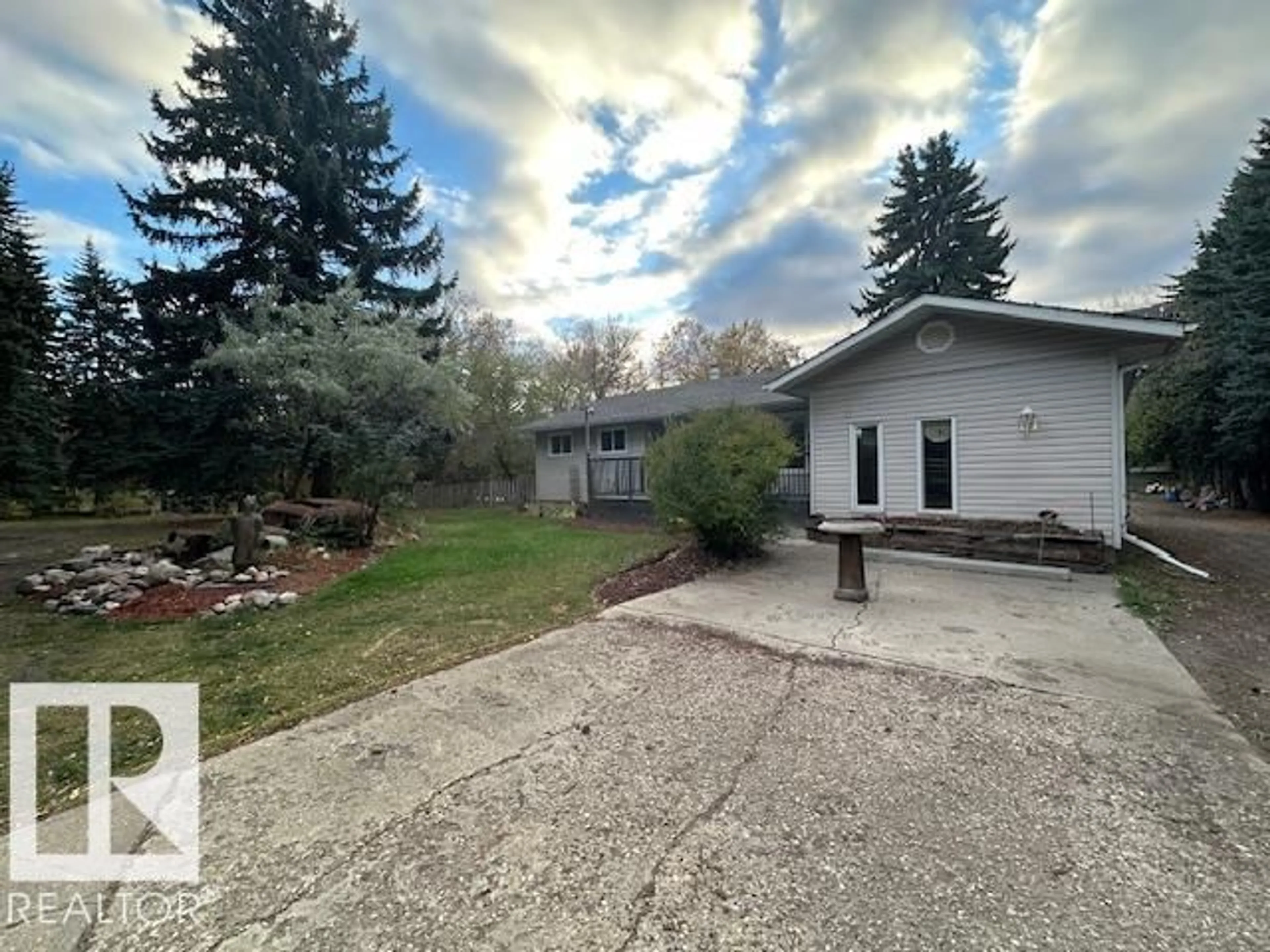 A pic from outside/outdoor area/front of a property/back of a property/a pic from drone, unknown for 52349 - 145 RANGE ROAD 233, Rural Strathcona County Alberta T8B1C8