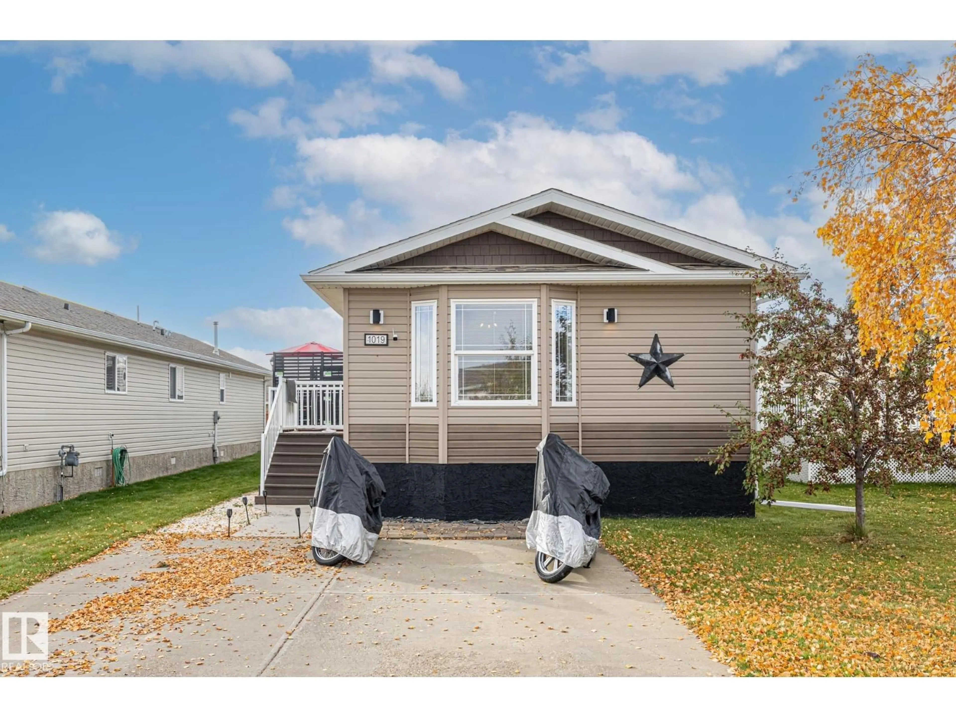 Home with vinyl exterior material, street for E - 1019 ASPEN DR, Leduc Alberta T9E8R5