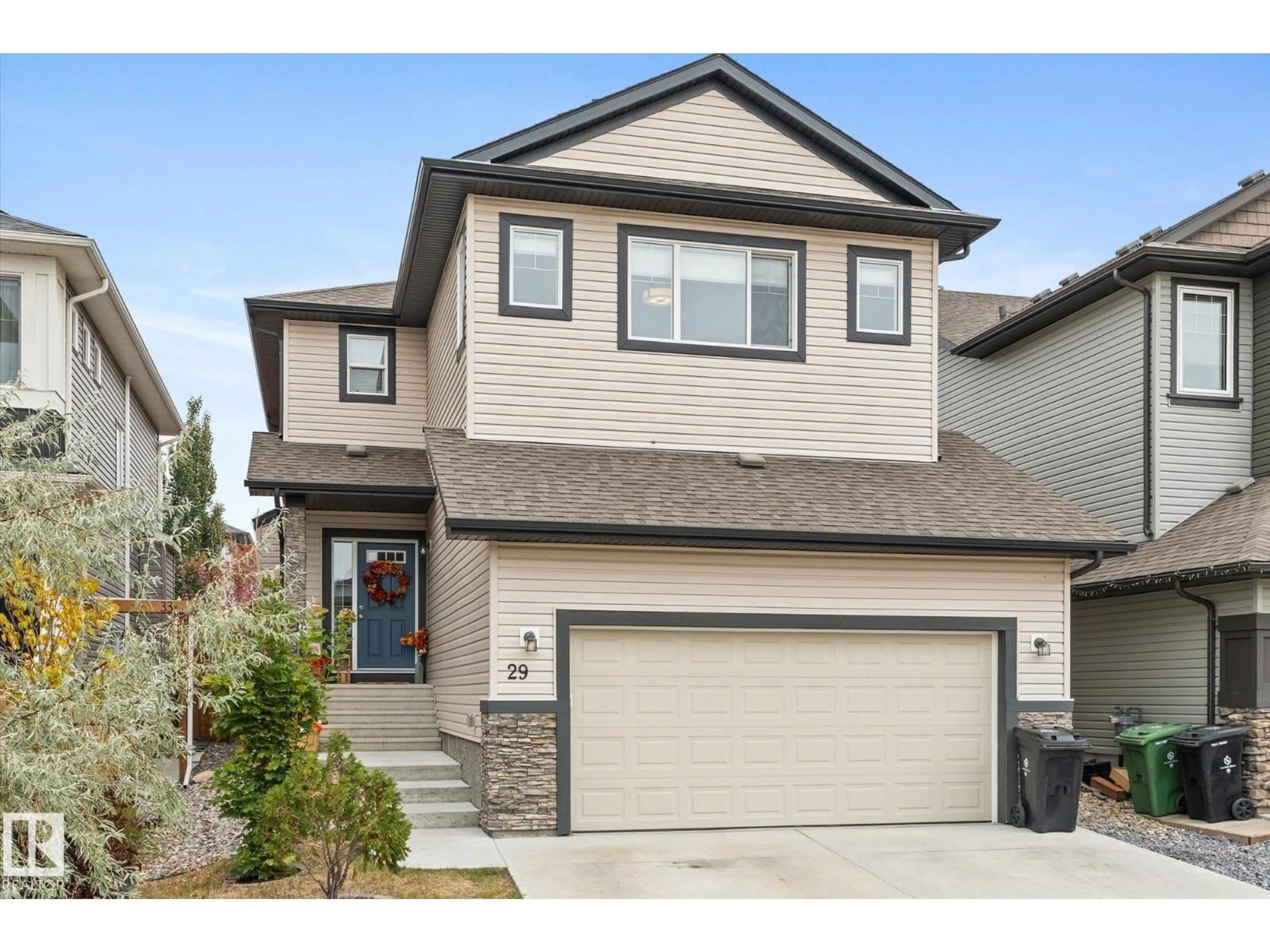 Home with vinyl exterior material, street for 29 CHESTNUT WY, Fort Saskatchewan Alberta T8L0R4