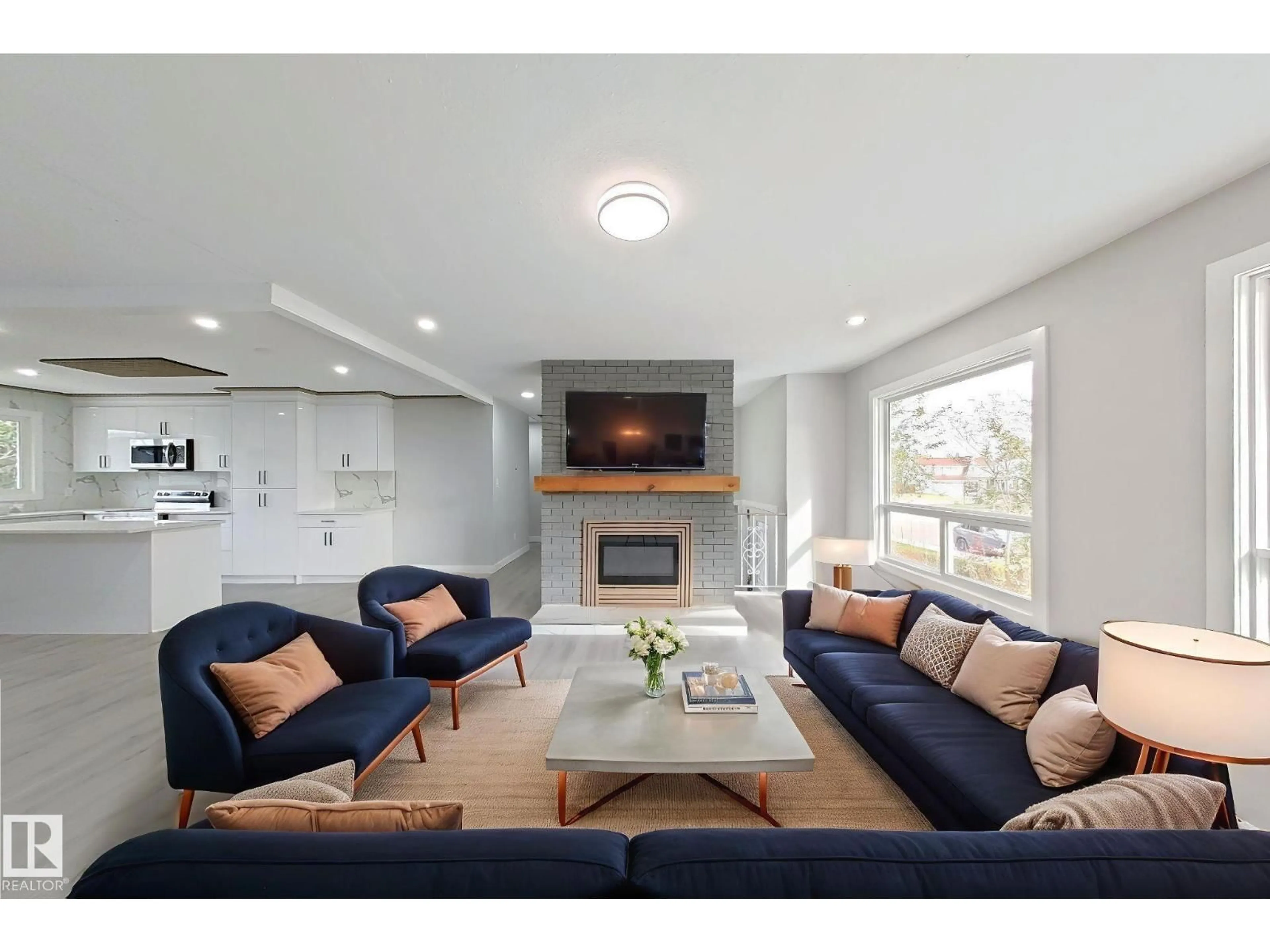 Living room with furniture, unknown for 18429 91 AVE NW, Edmonton Alberta T5T1N8